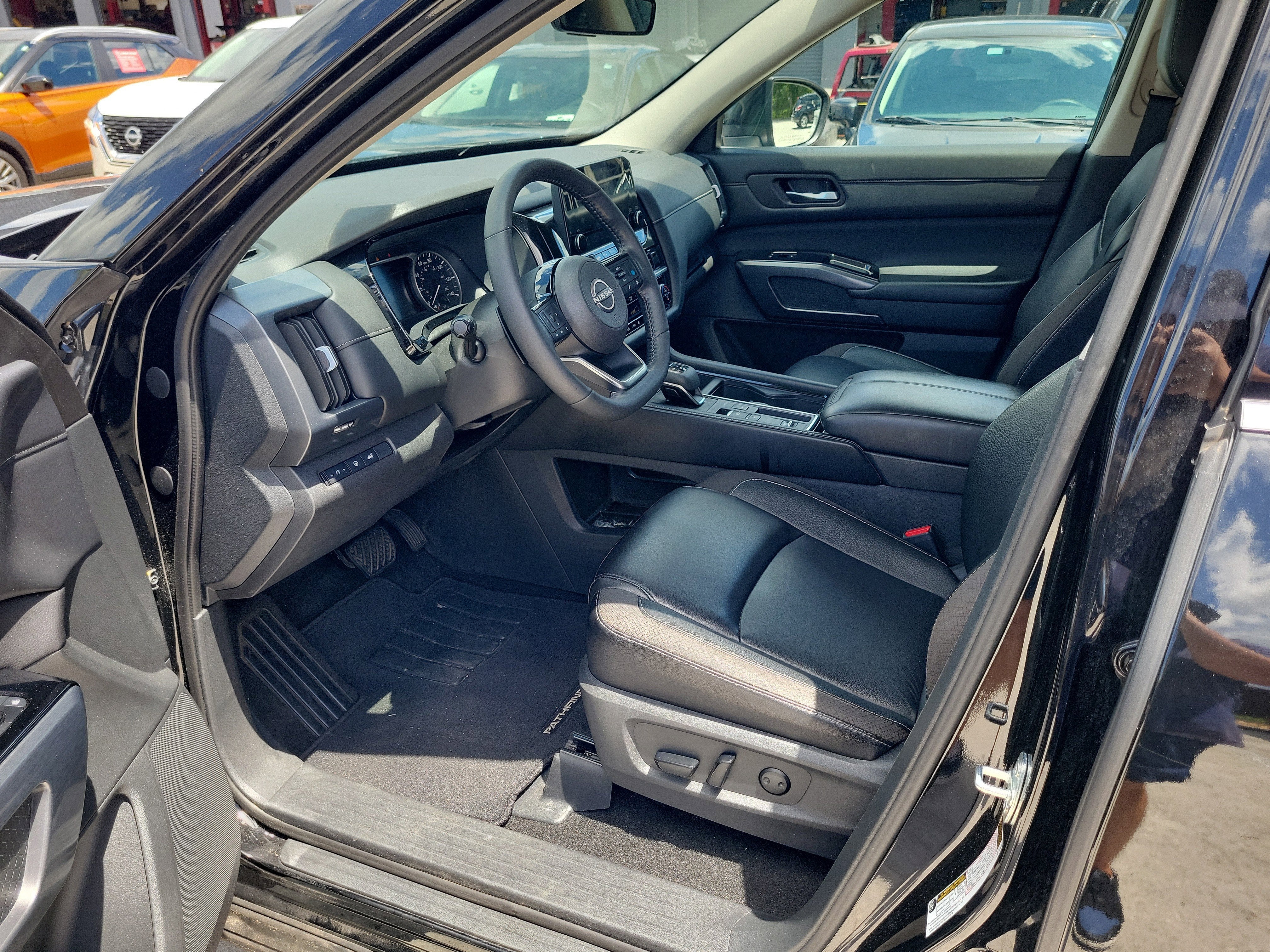 2024 Nissan Pathfinder SL