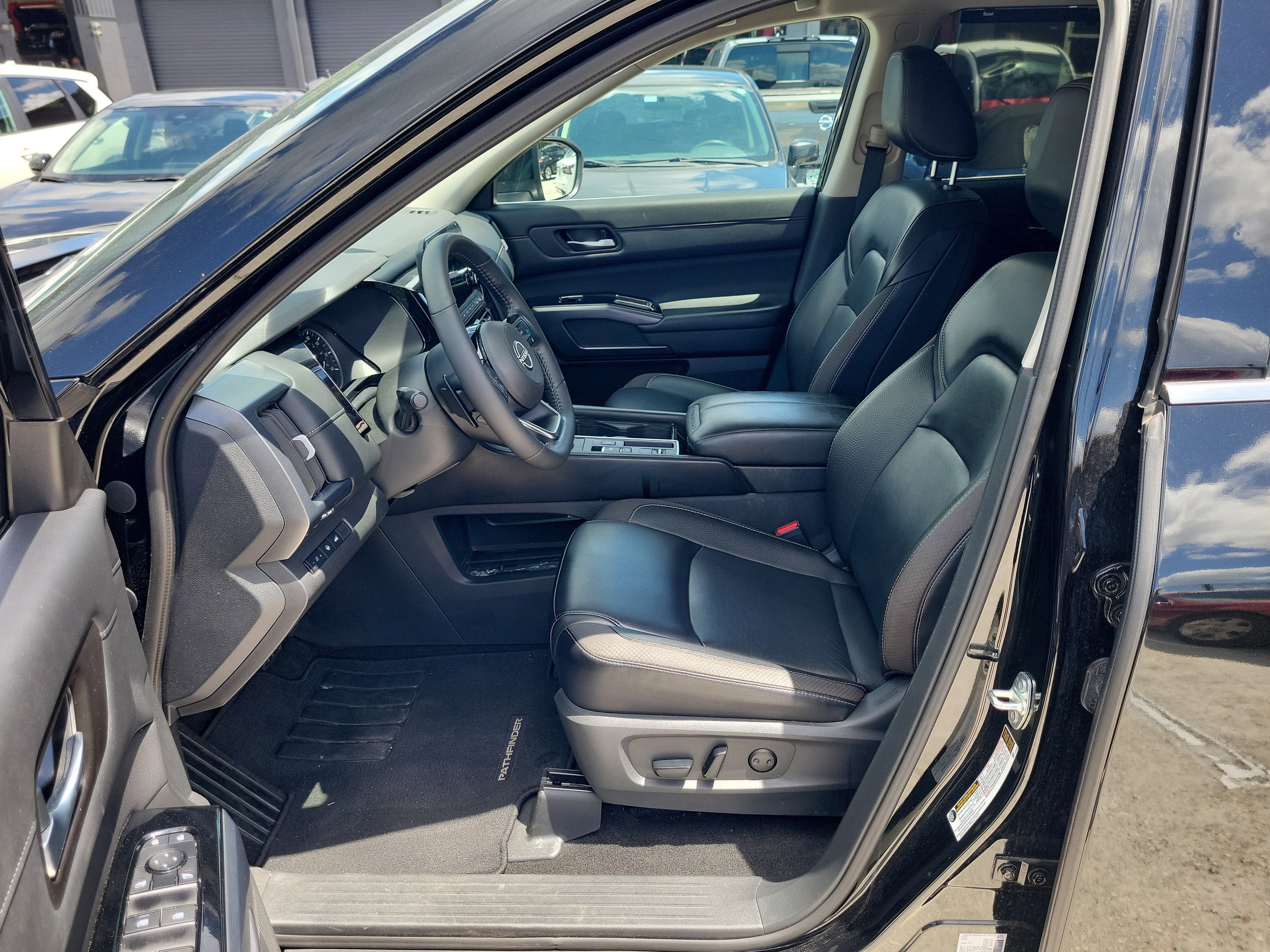 2024 Nissan Pathfinder SL