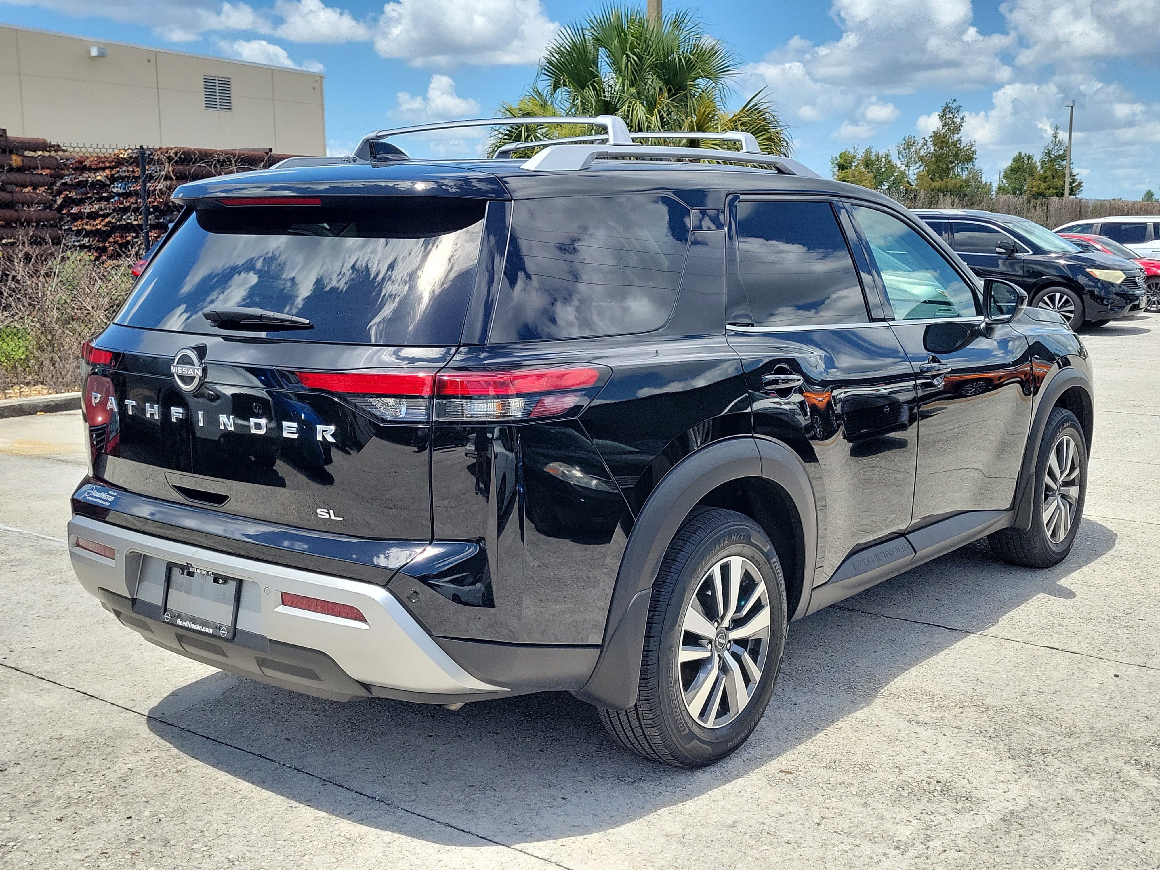 2024 Nissan Pathfinder SL