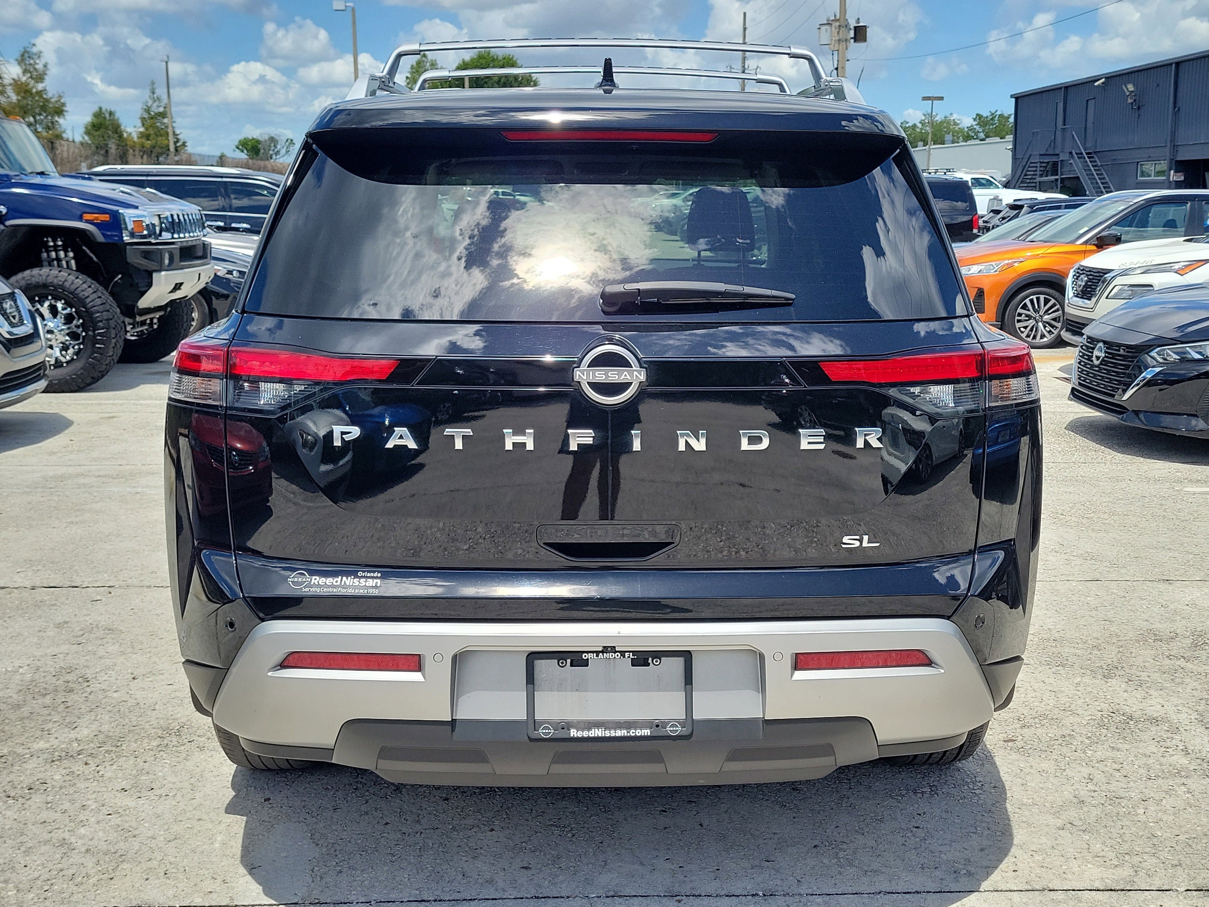 2024 Nissan Pathfinder SL