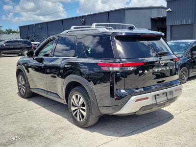2024 Nissan Pathfinder SL