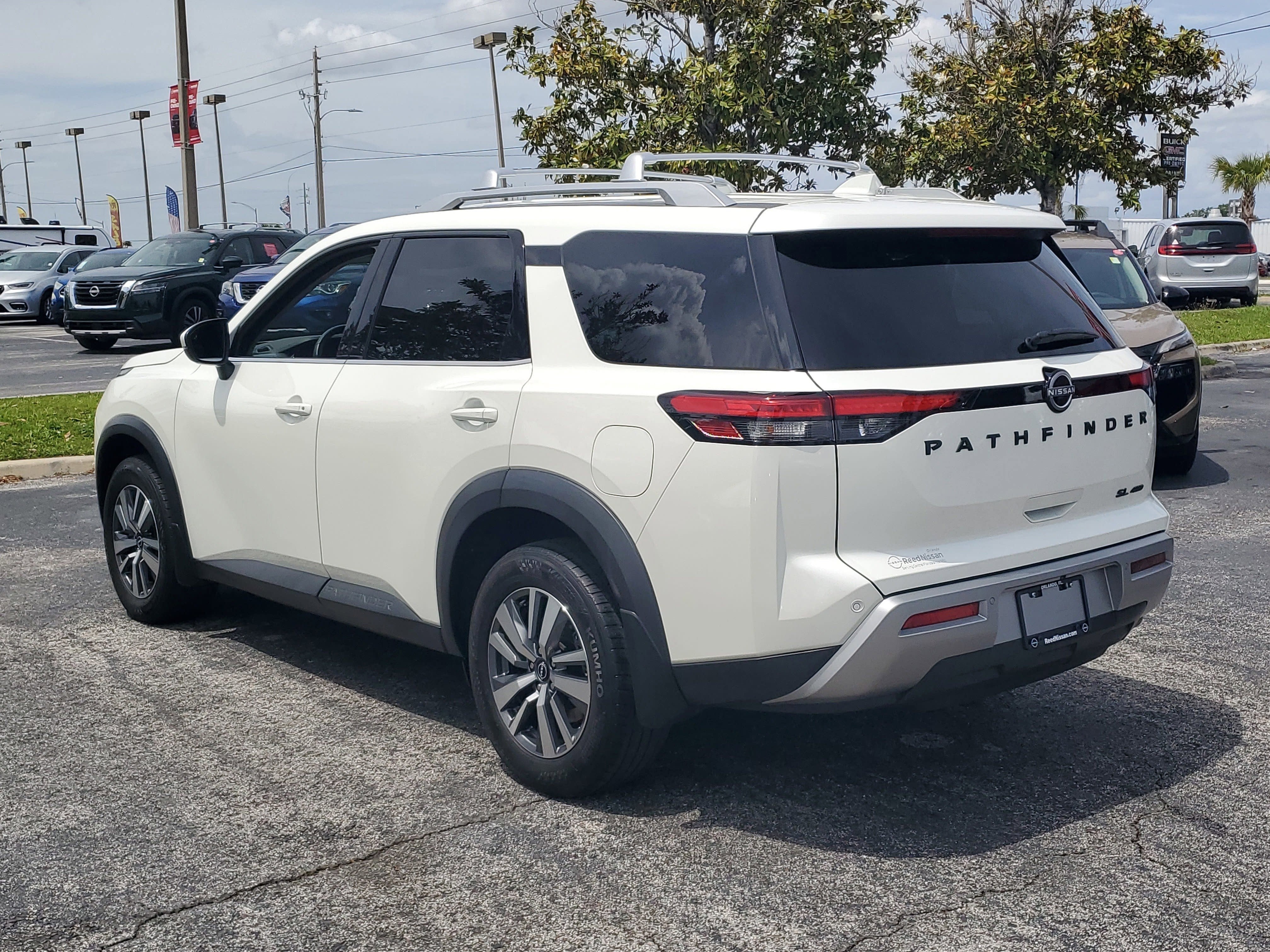 2023 Nissan Pathfinder SL