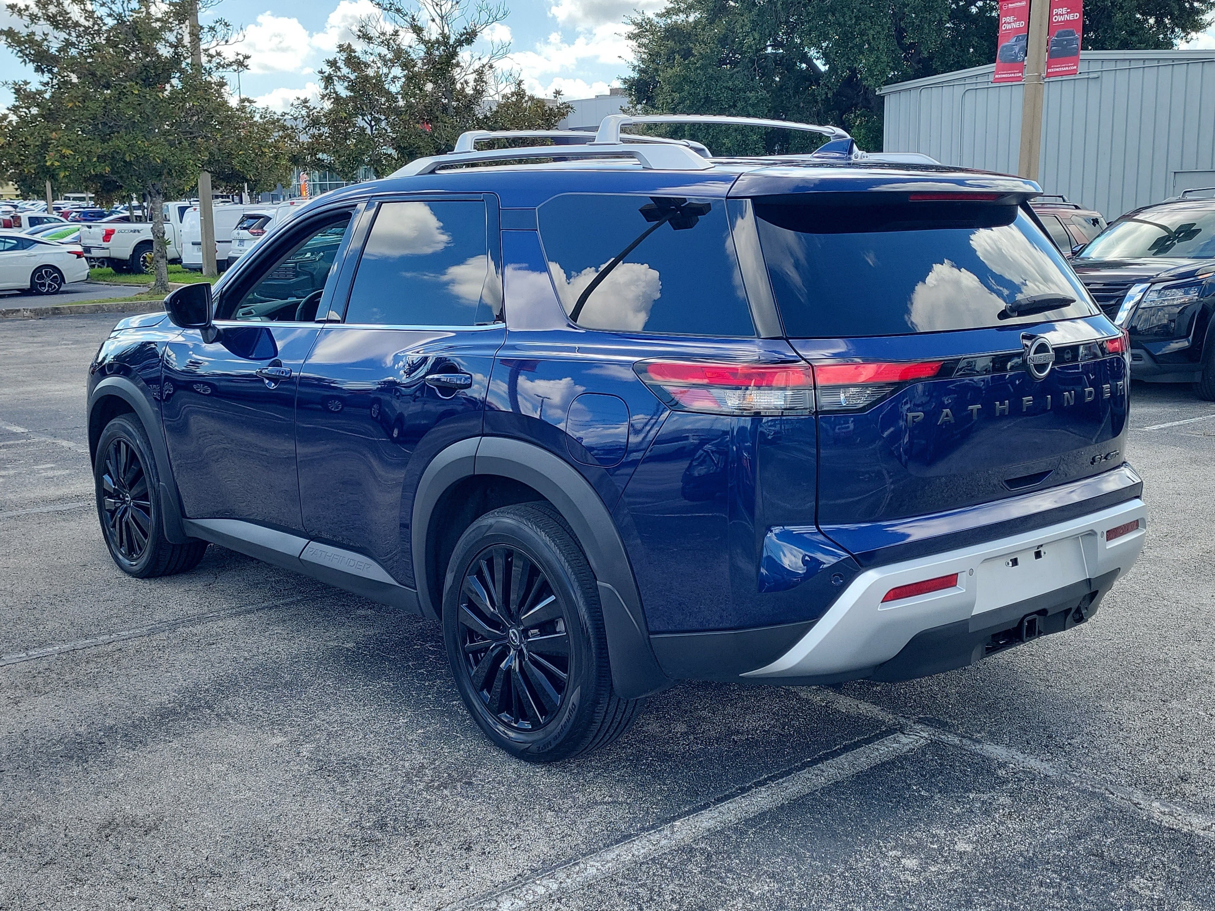 2024 Nissan Pathfinder SL