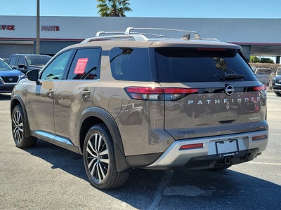 2025 Nissan Pathfinder Platinum