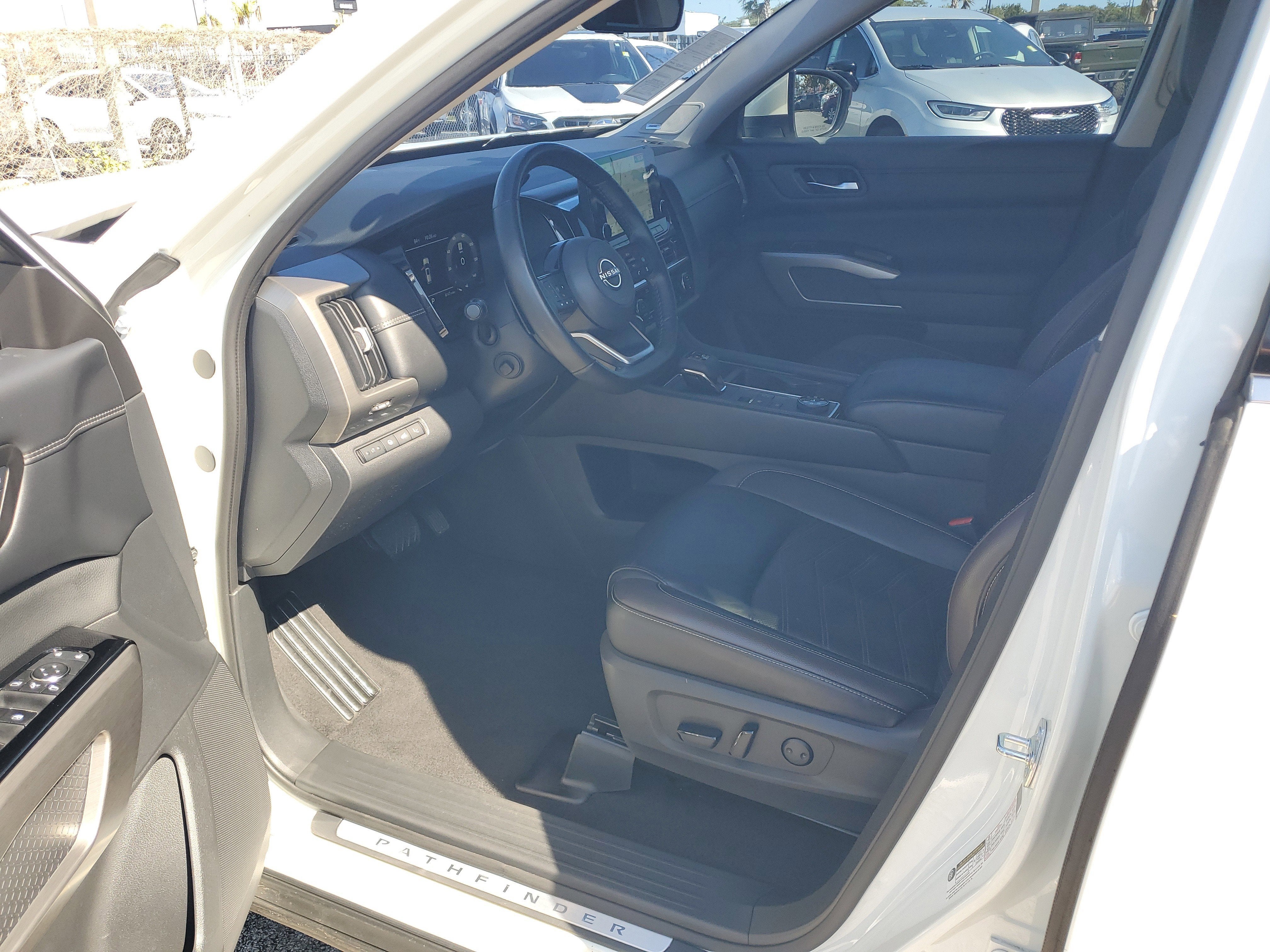 2023 Nissan Pathfinder Platinum