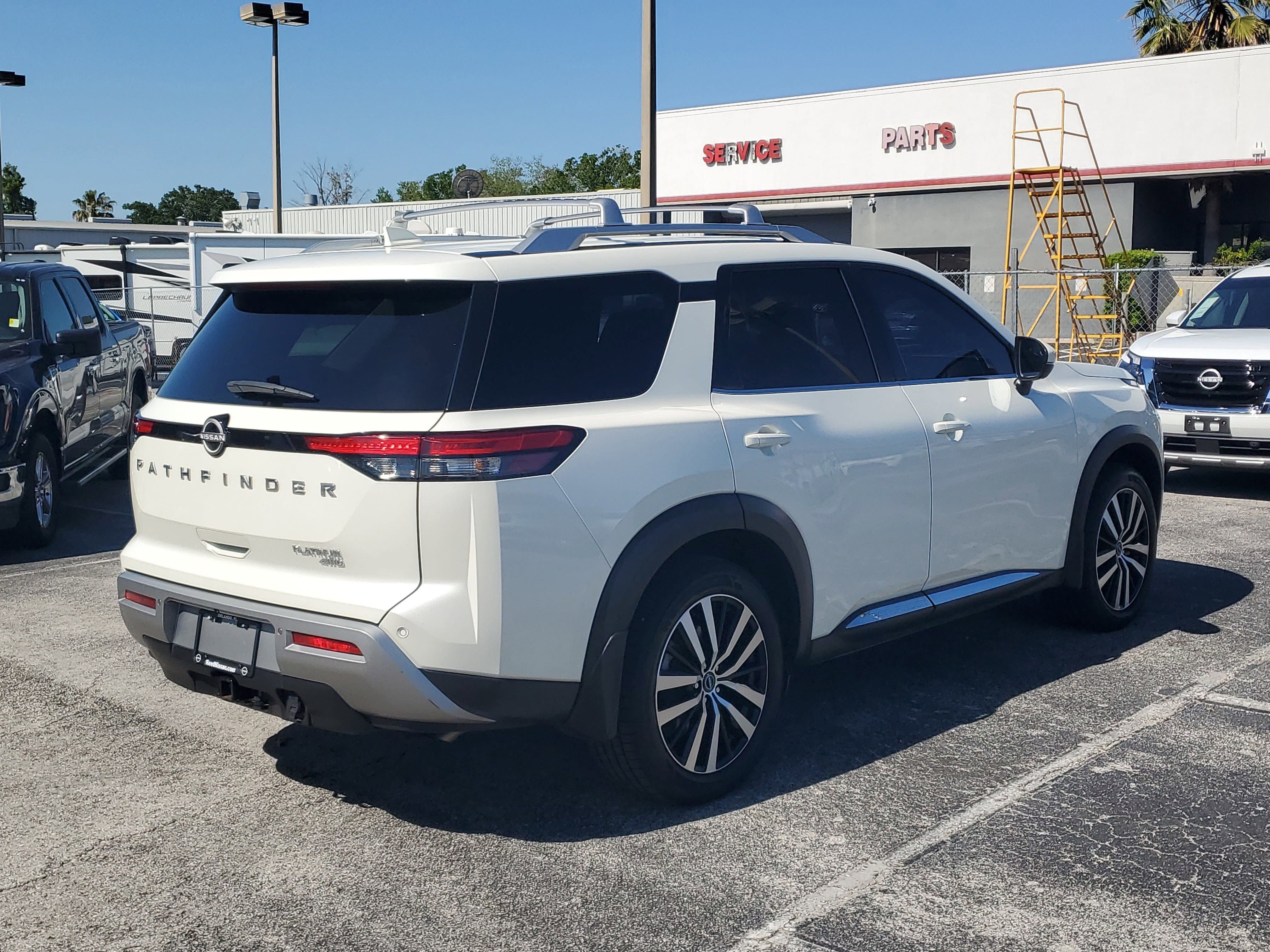 2023 Nissan Pathfinder Platinum