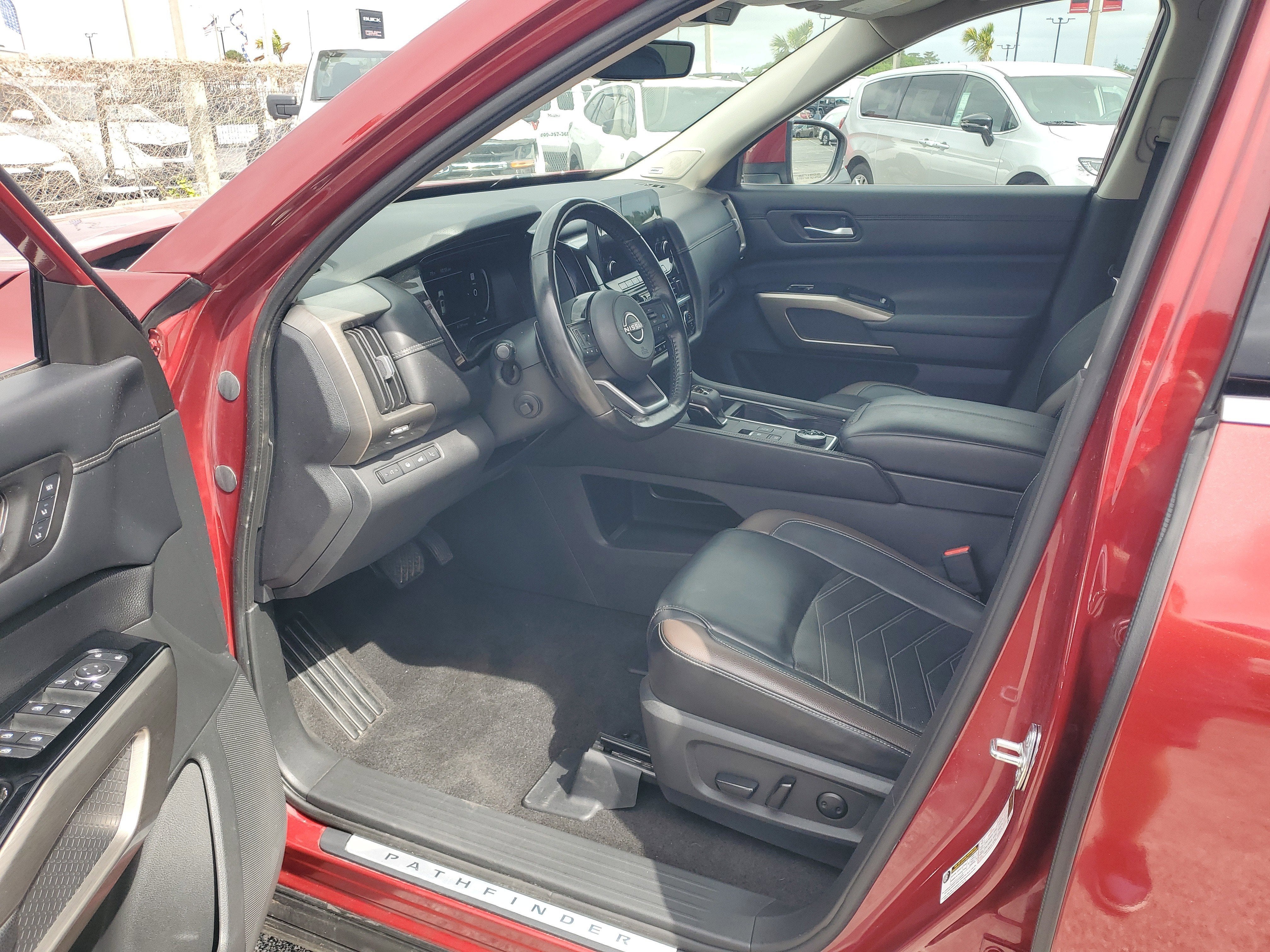 2023 Nissan Pathfinder Platinum