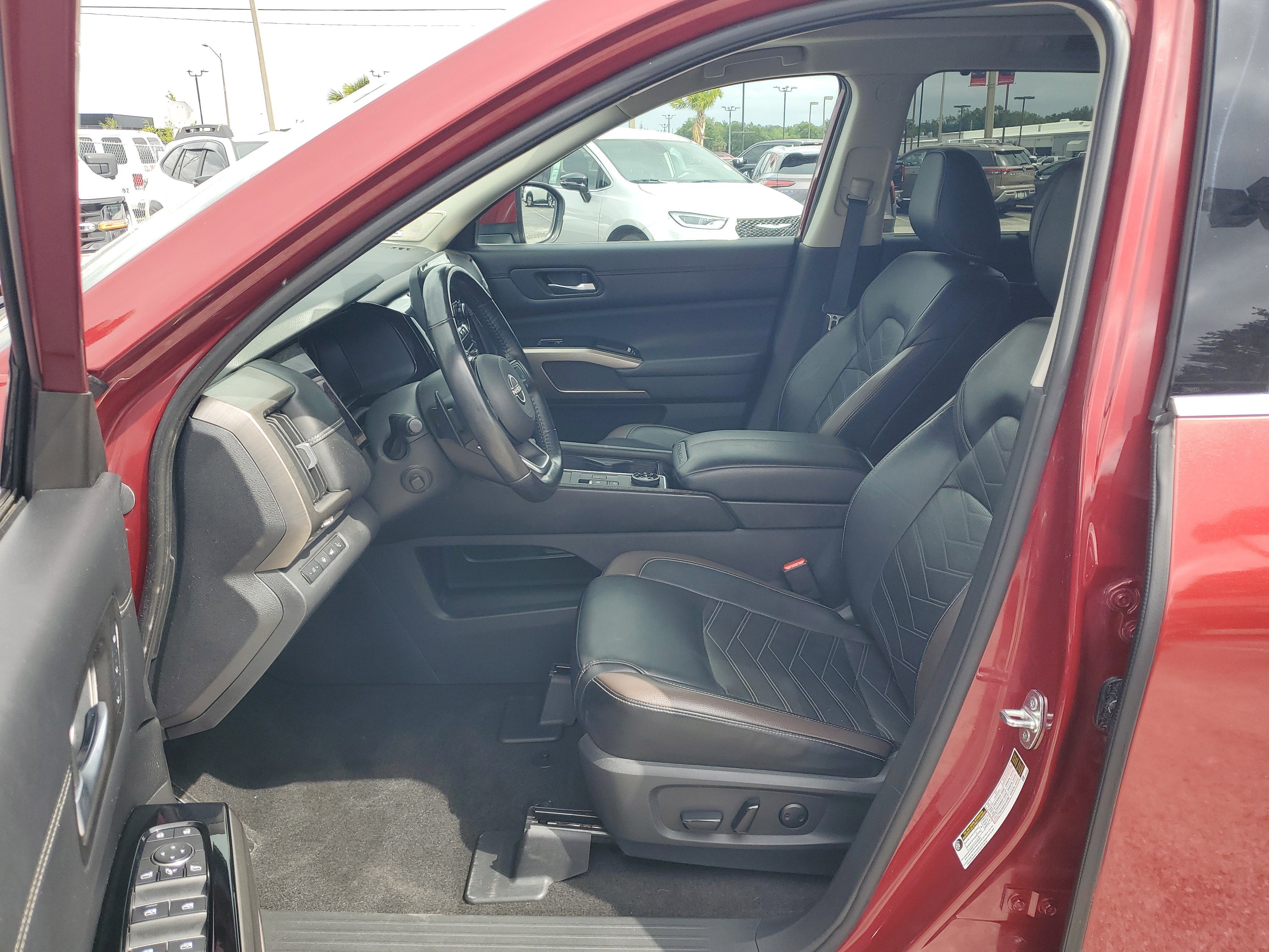 2023 Nissan Pathfinder Platinum