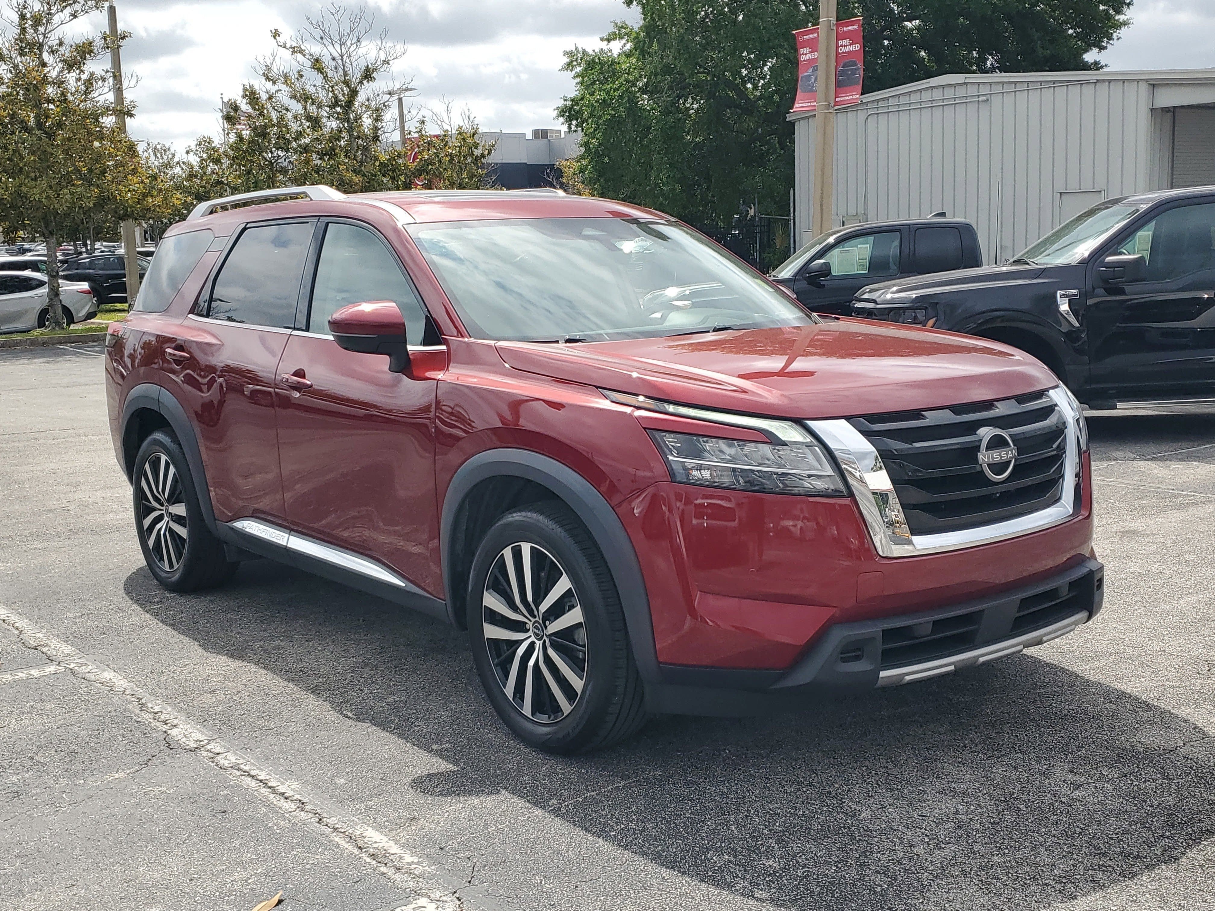 2023 Nissan Pathfinder Platinum