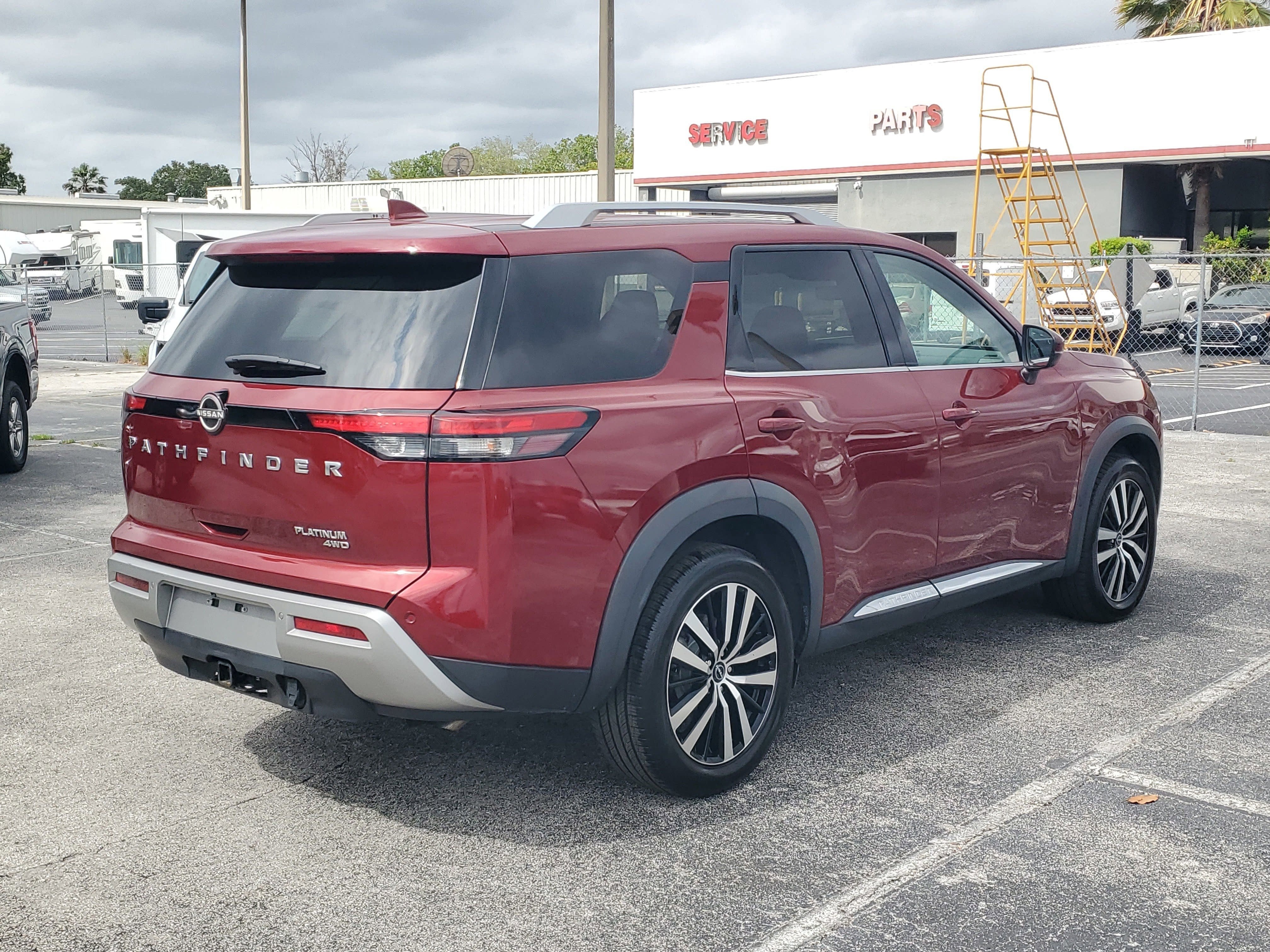 2023 Nissan Pathfinder Platinum