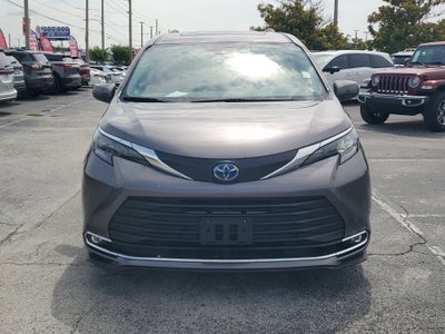 2024 Toyota Sienna XLE