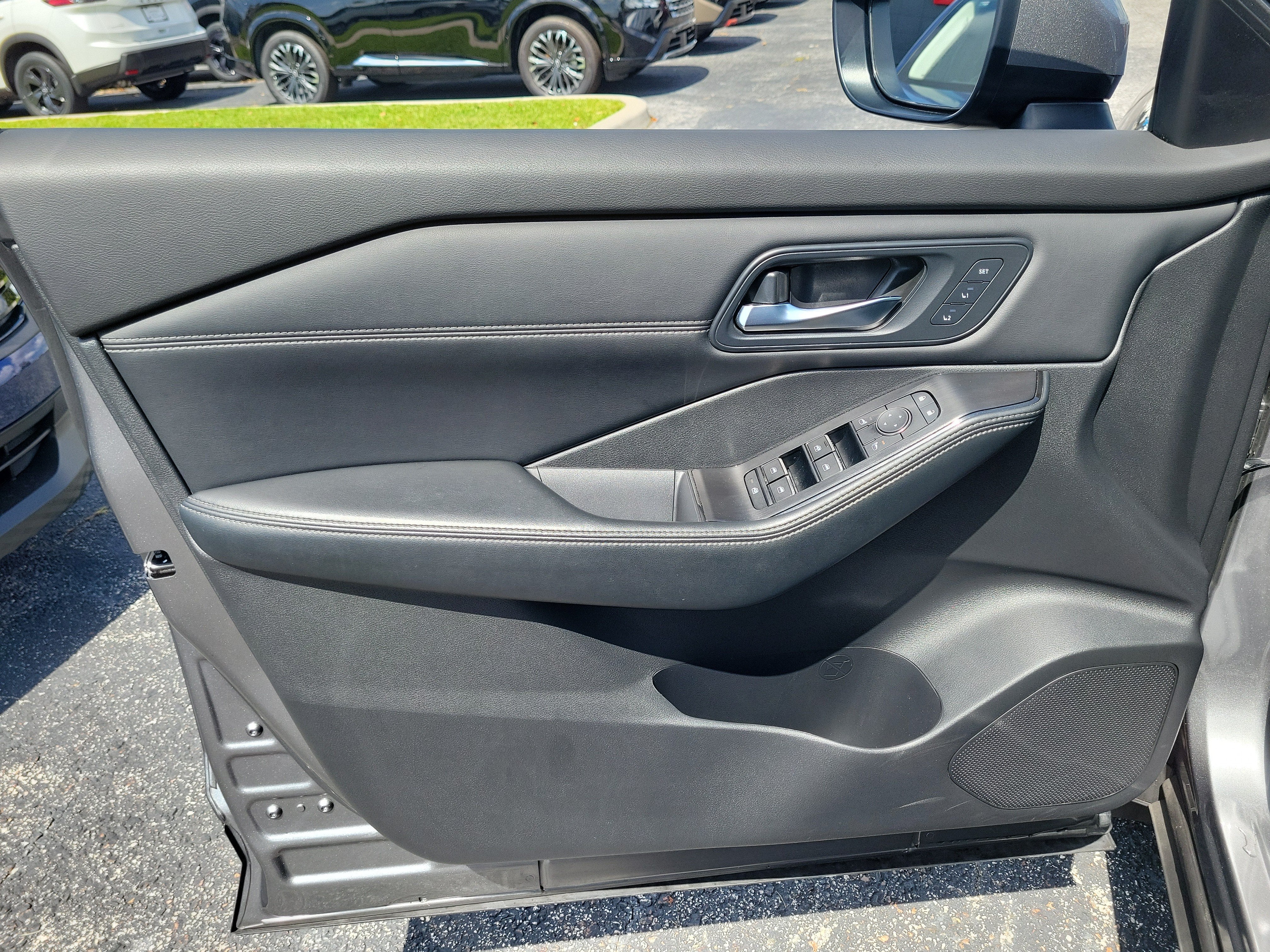 2025 Nissan Rogue SL
