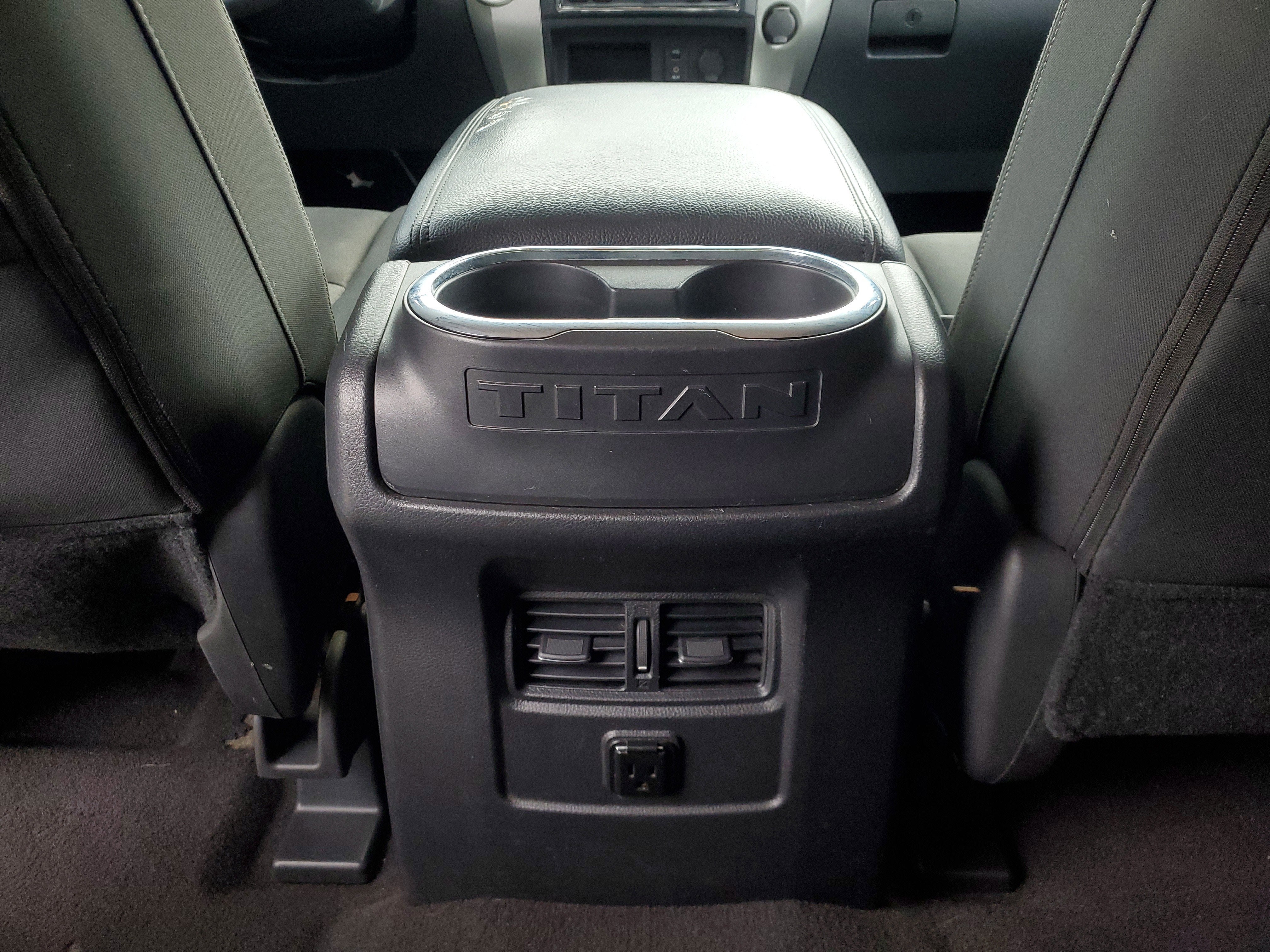 2017 Nissan Titan SV