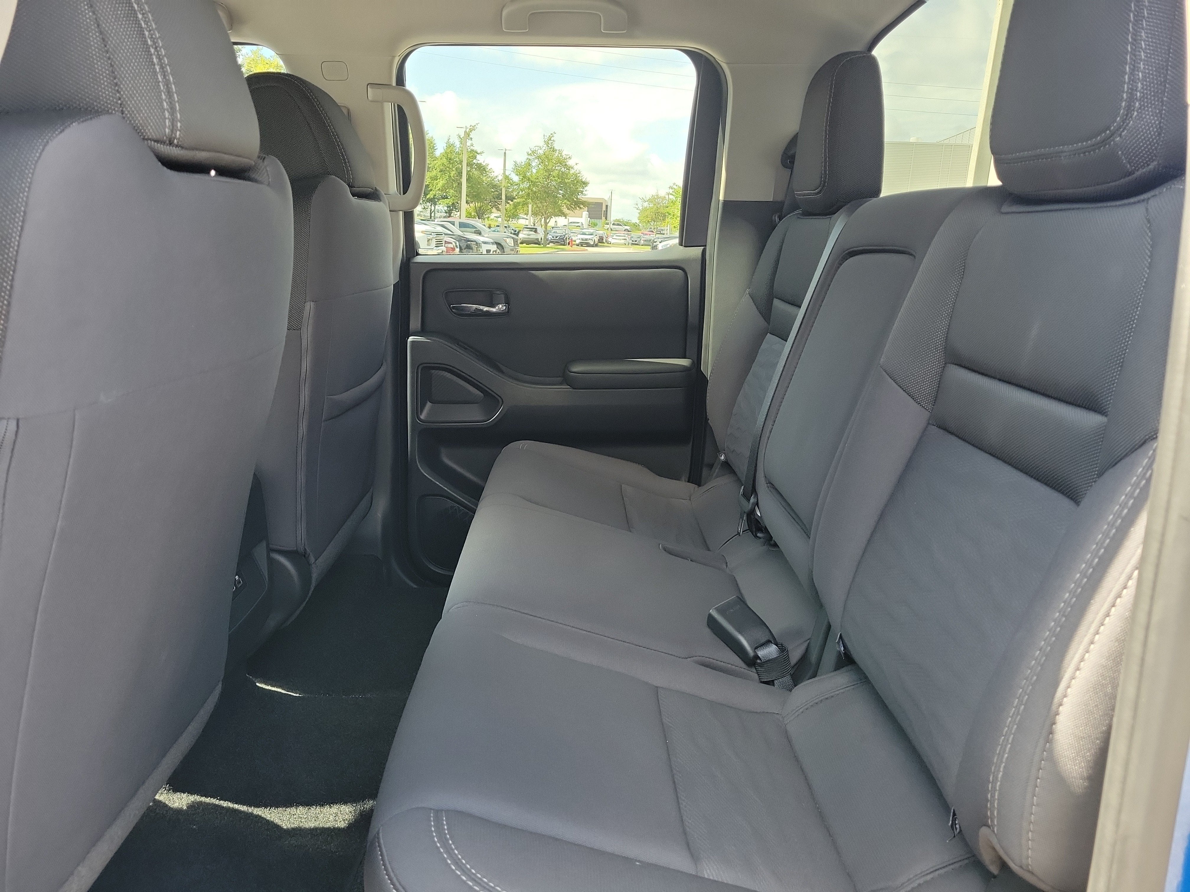 2024 Nissan Frontier SV