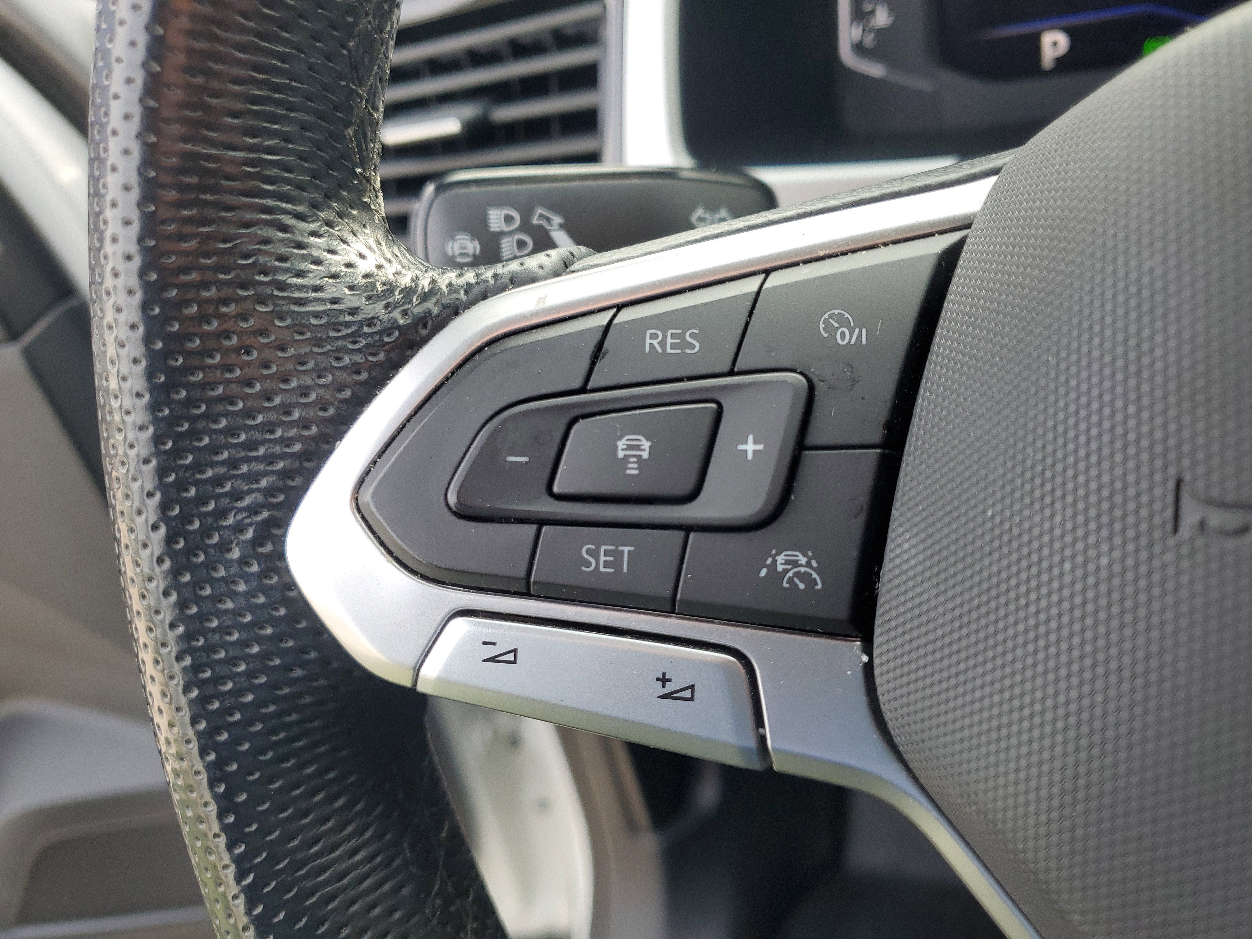 2023 Volkswagen Atlas Cross Sport 3.6L V6 SEL R-Line Black