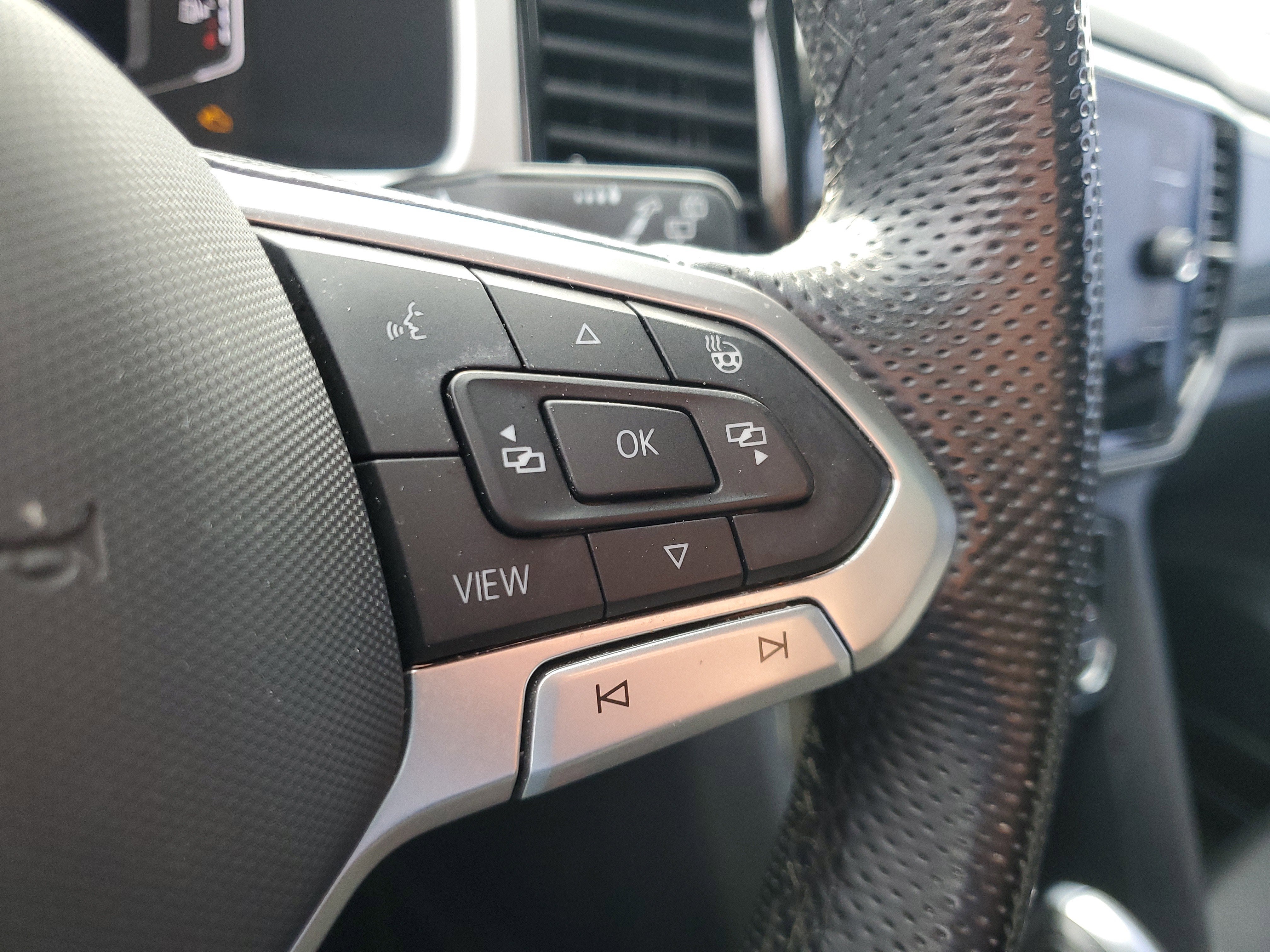 2023 Volkswagen Atlas Cross Sport 3.6L V6 SEL R-Line Black