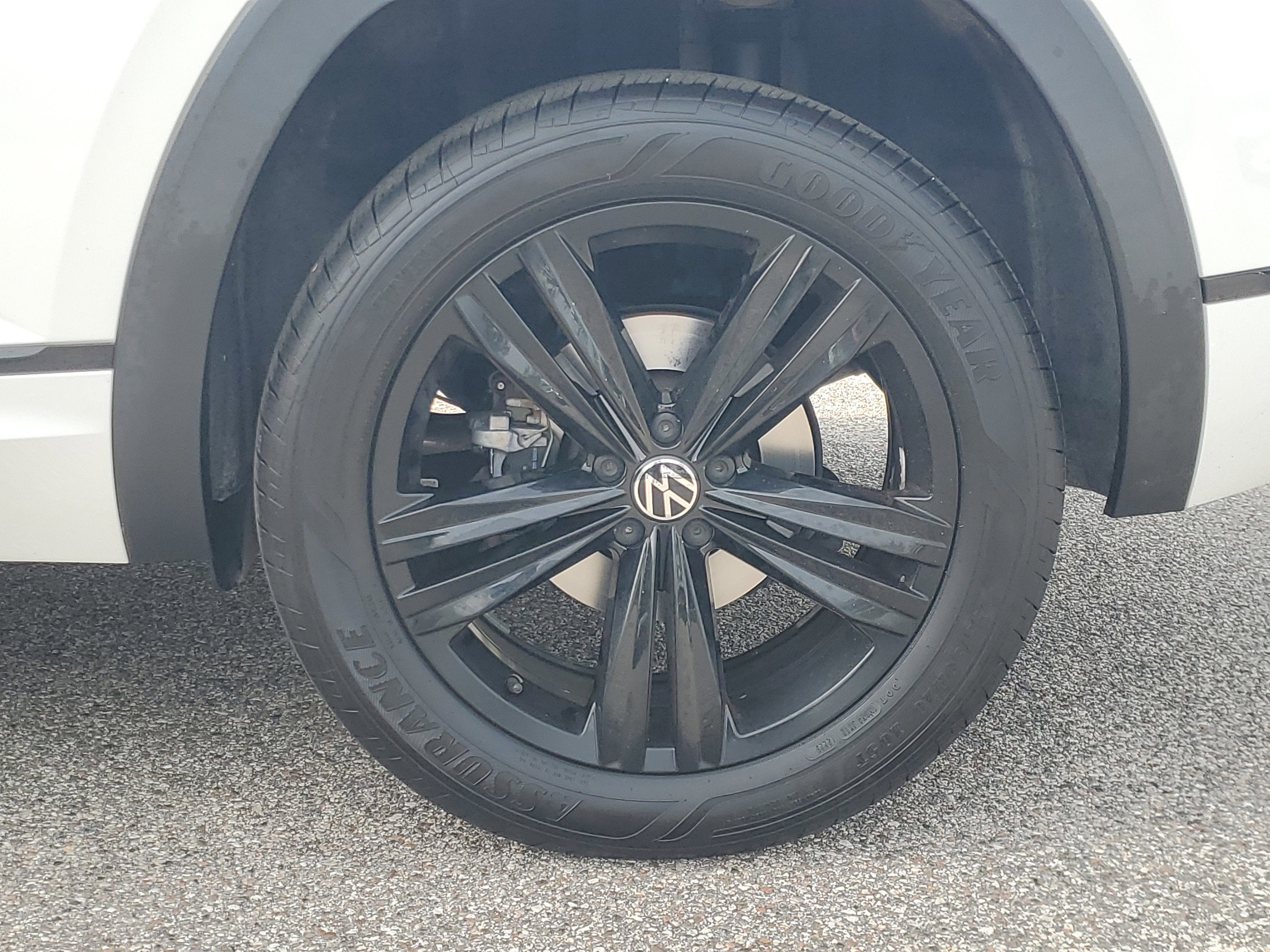 2023 Volkswagen Atlas Cross Sport 3.6L V6 SEL R-Line Black