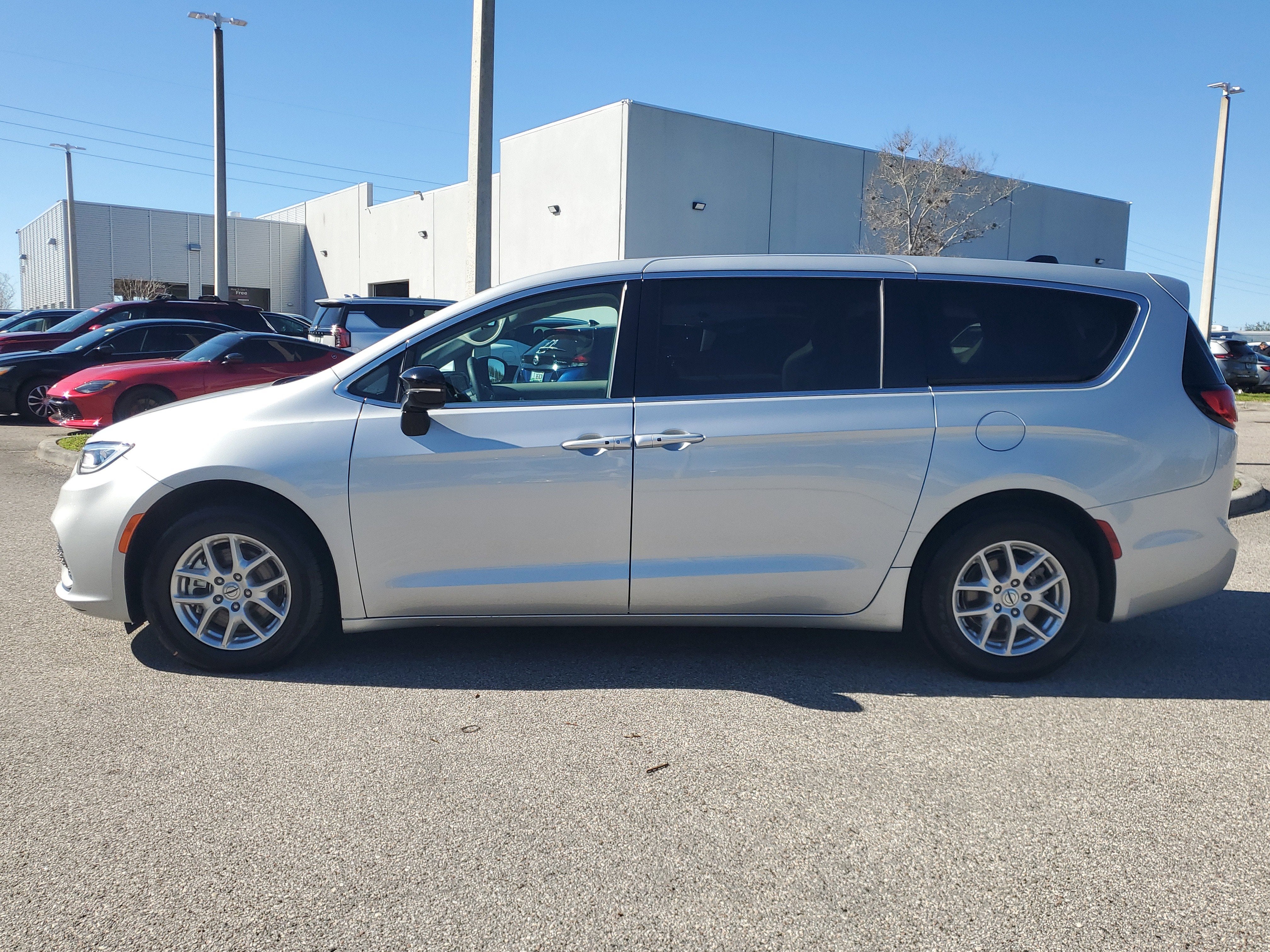2024 Chrysler Pacifica Touring L