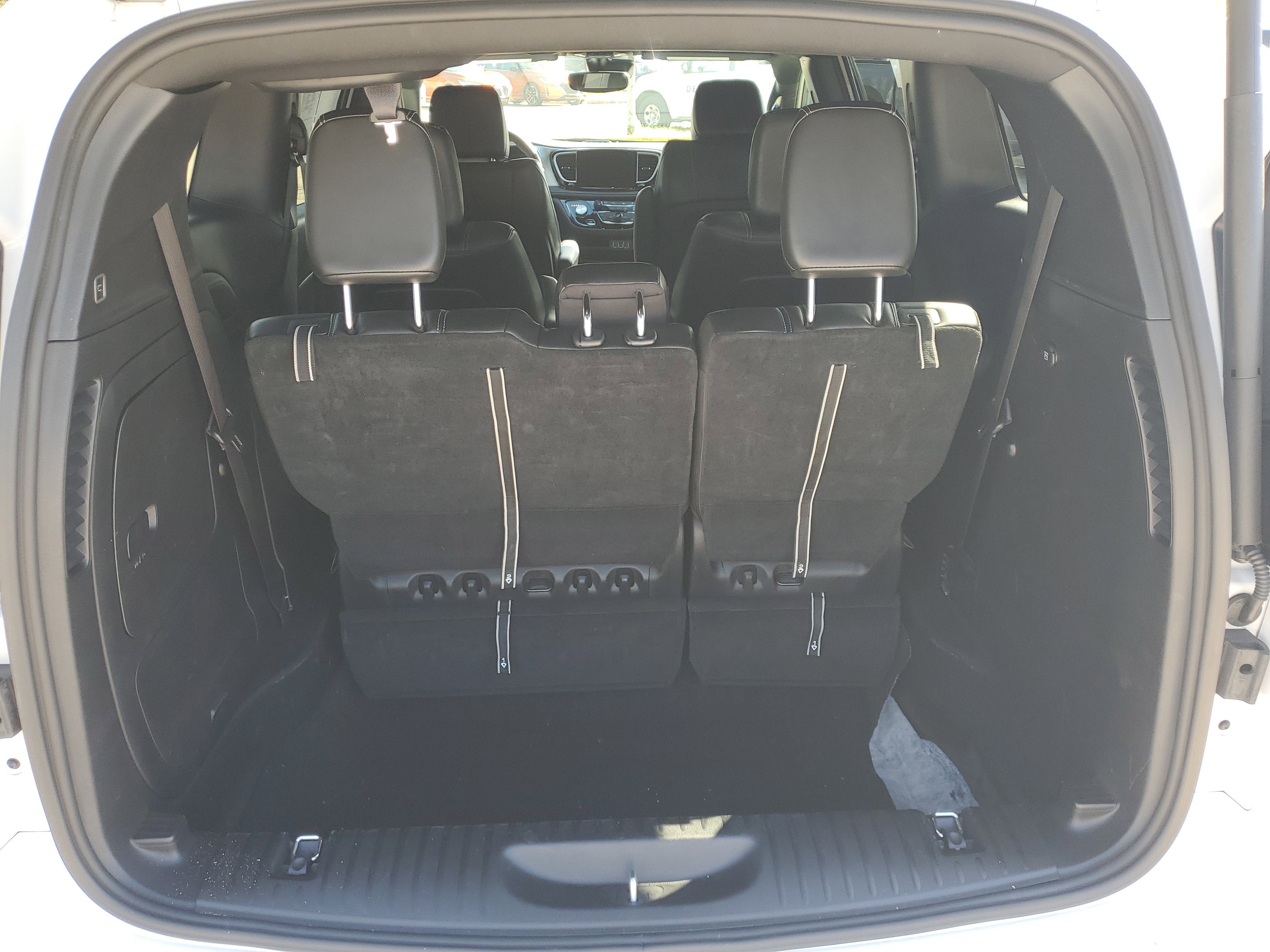 2024 Chrysler Pacifica Hybrid S Appearance Pkg