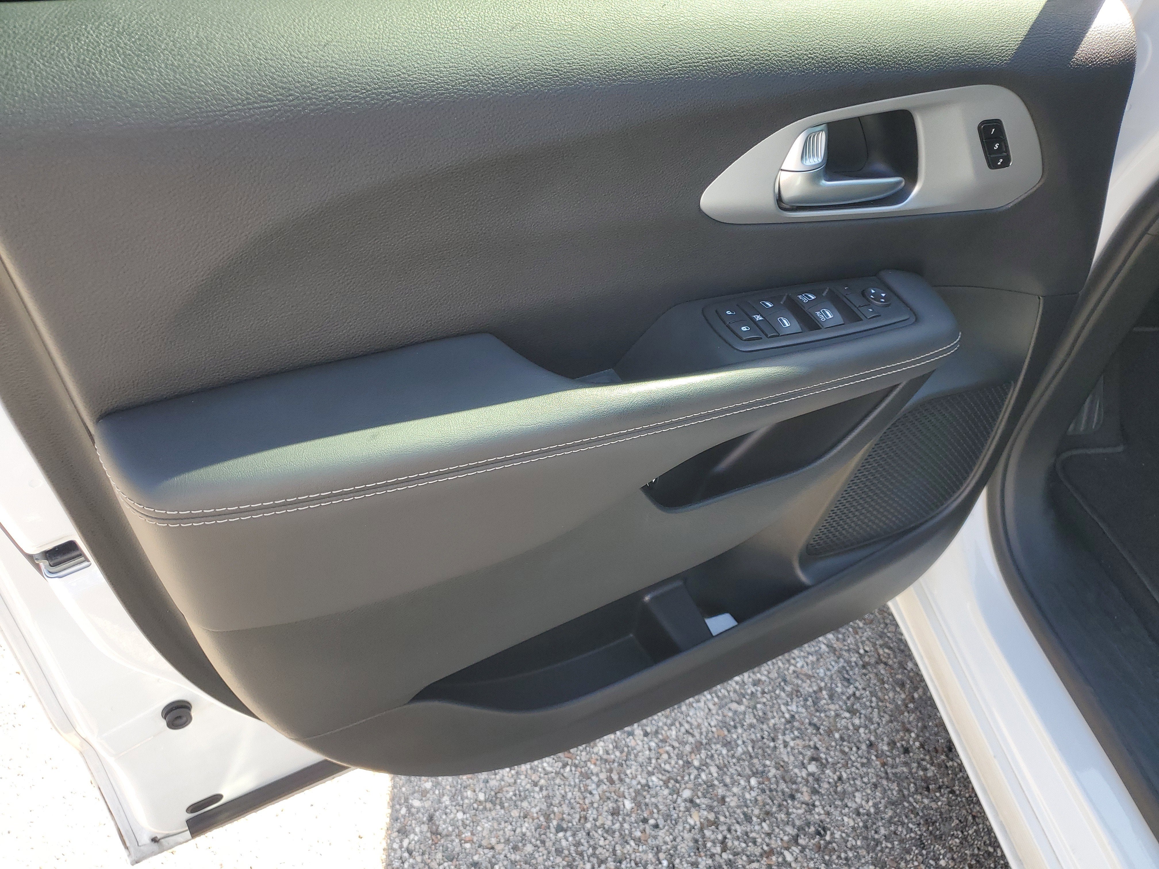 2024 Chrysler Pacifica Hybrid S Appearance Pkg