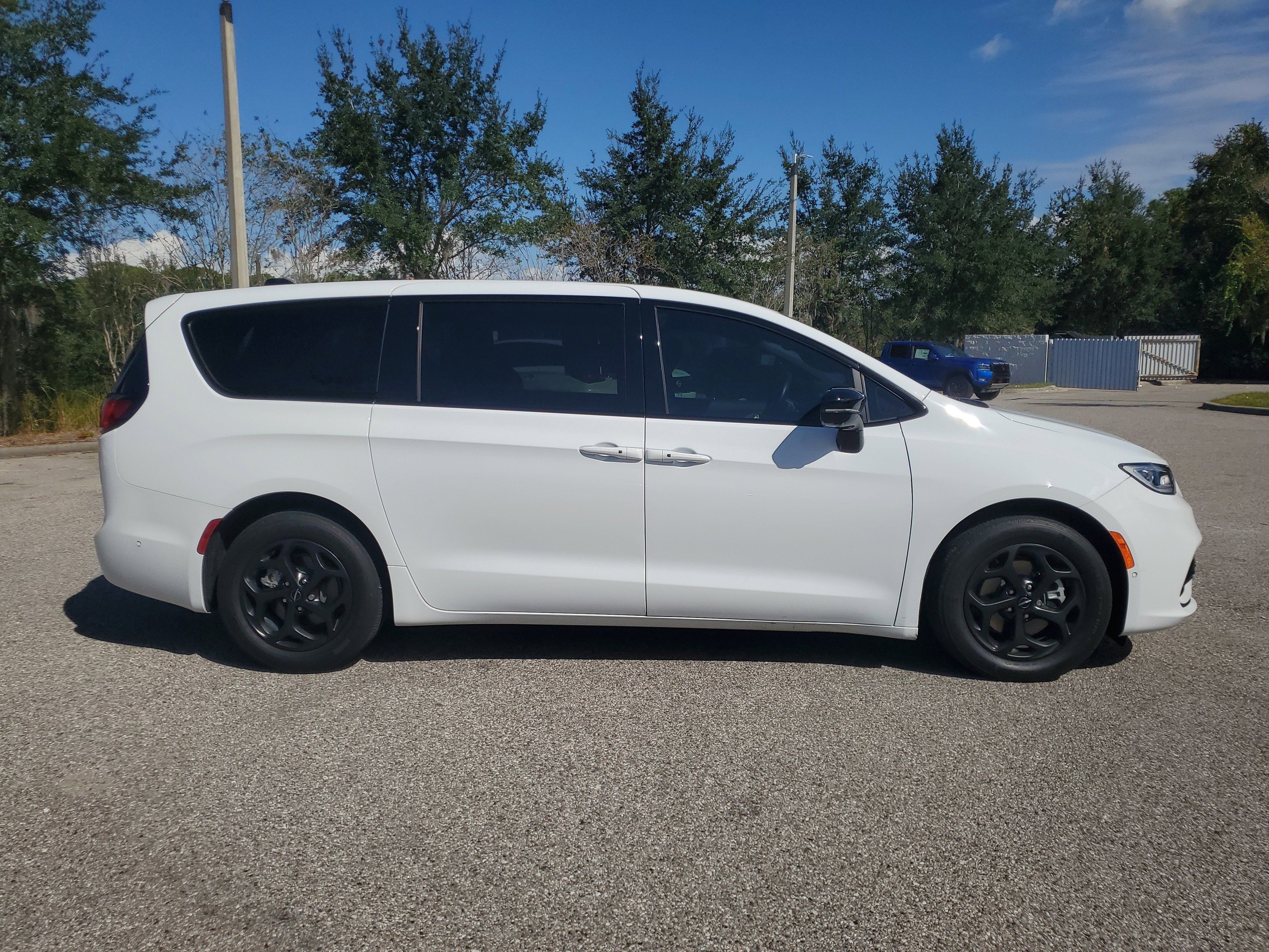 2024 Chrysler Pacifica Hybrid S Appearance Pkg