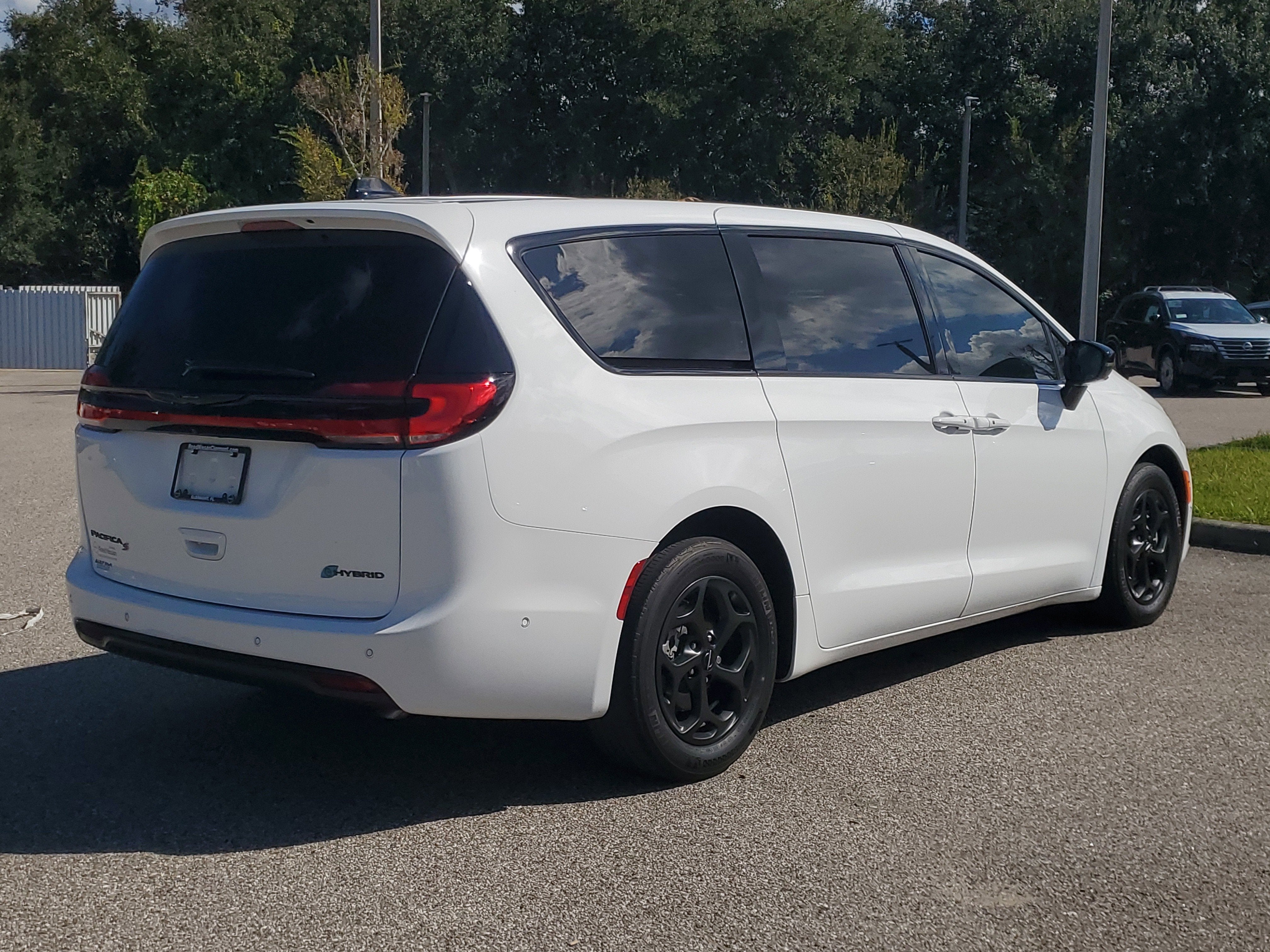 2024 Chrysler Pacifica Hybrid S Appearance Pkg