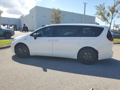 2024 Chrysler Pacifica Hybrid S Appearance Pkg