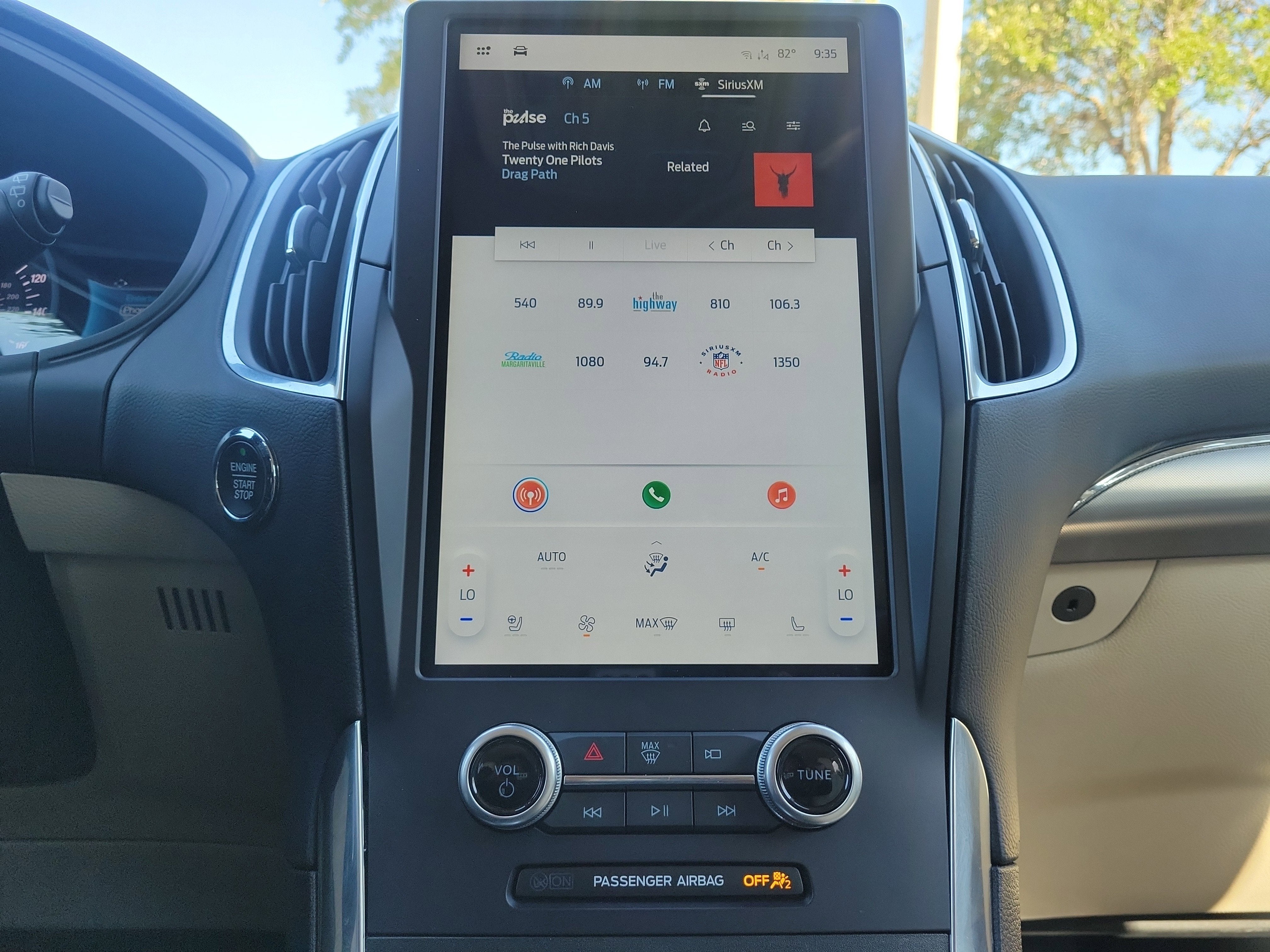 2024 Ford Edge Titanium