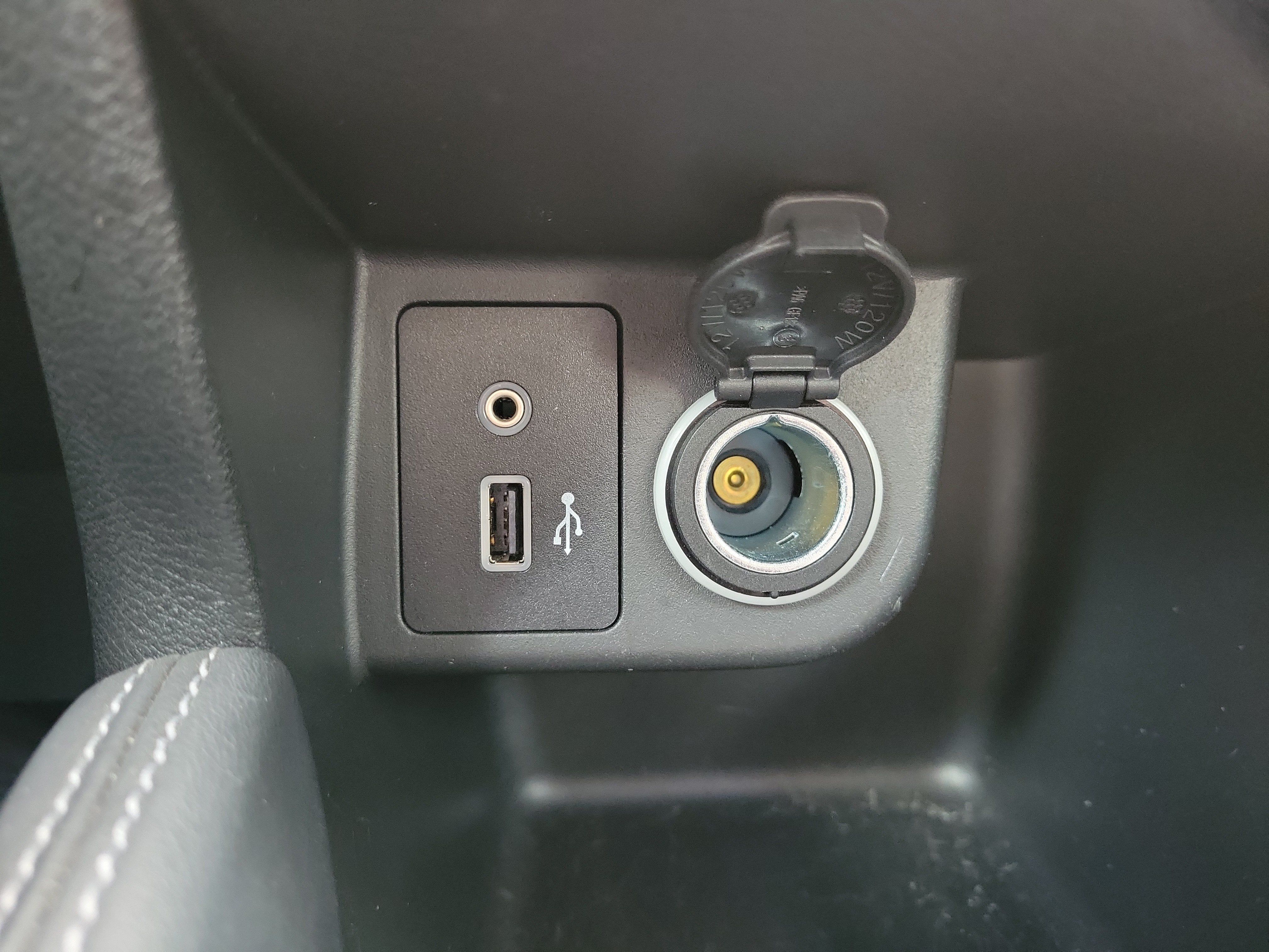 2019 Nissan Kicks SR