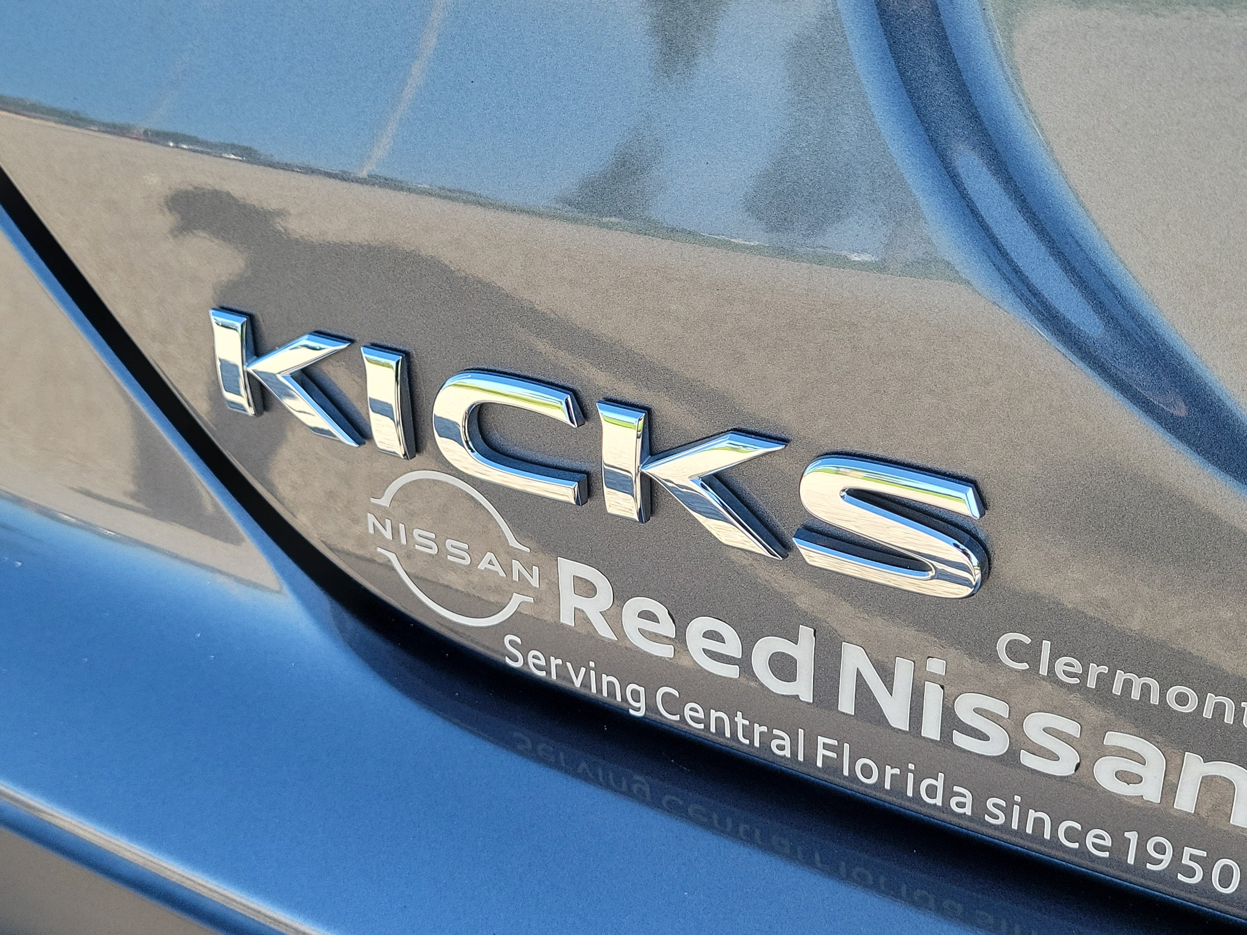 2022 Nissan Kicks SR