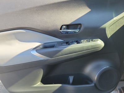 2022 Nissan Kicks SR