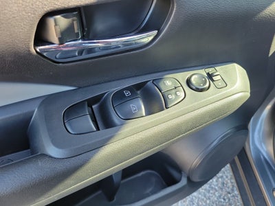2022 Nissan Kicks SR