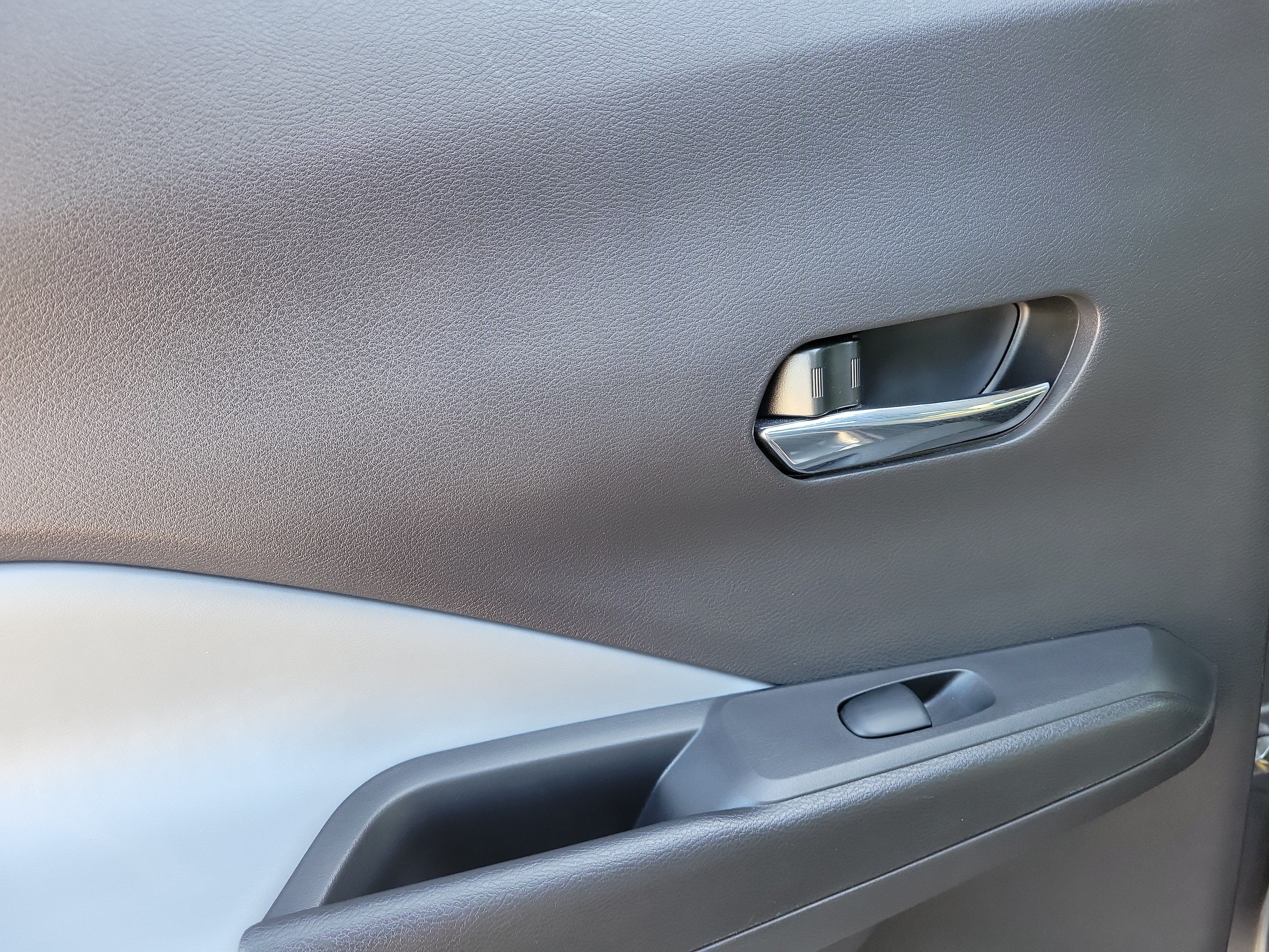 2022 Nissan Kicks SR