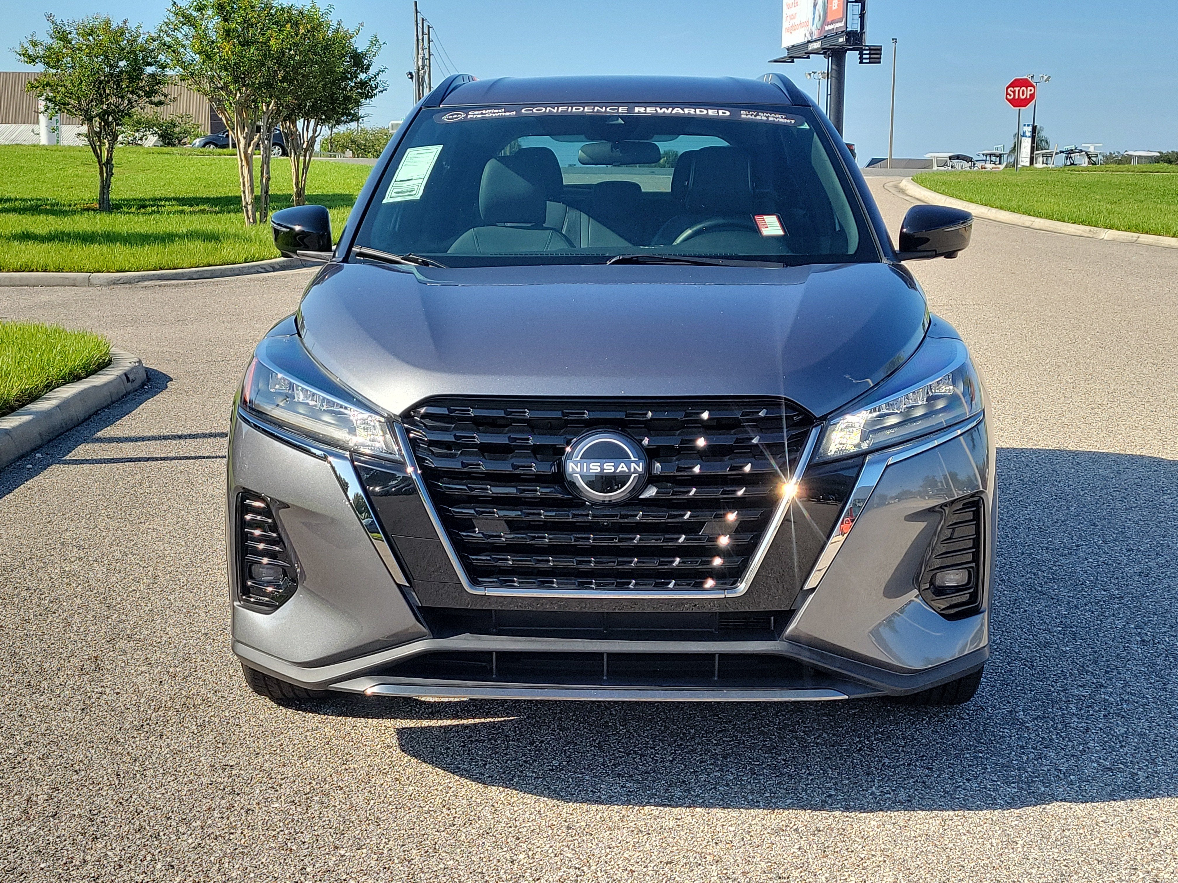 2022 Nissan Kicks SR