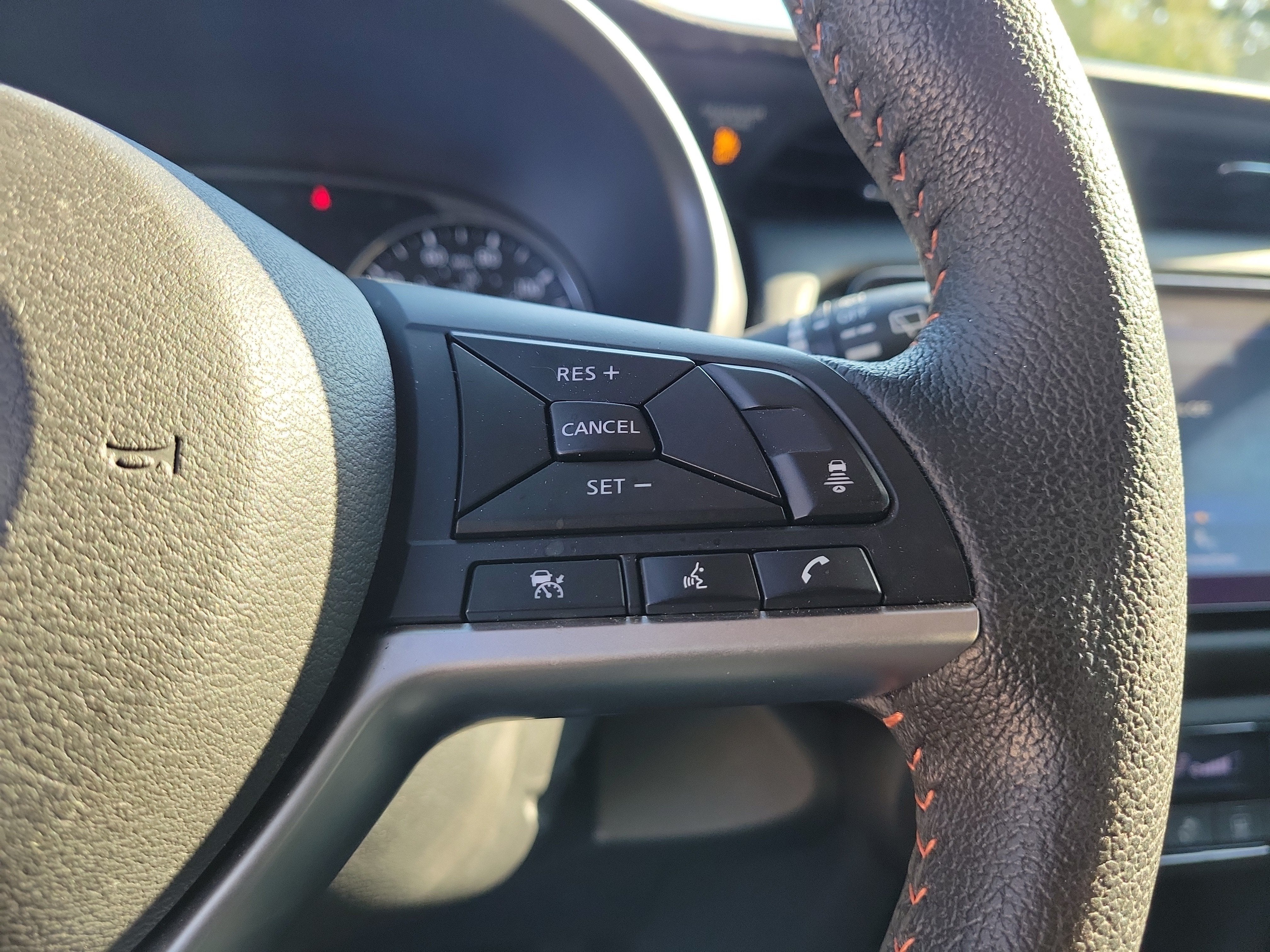 2022 Nissan Kicks SR