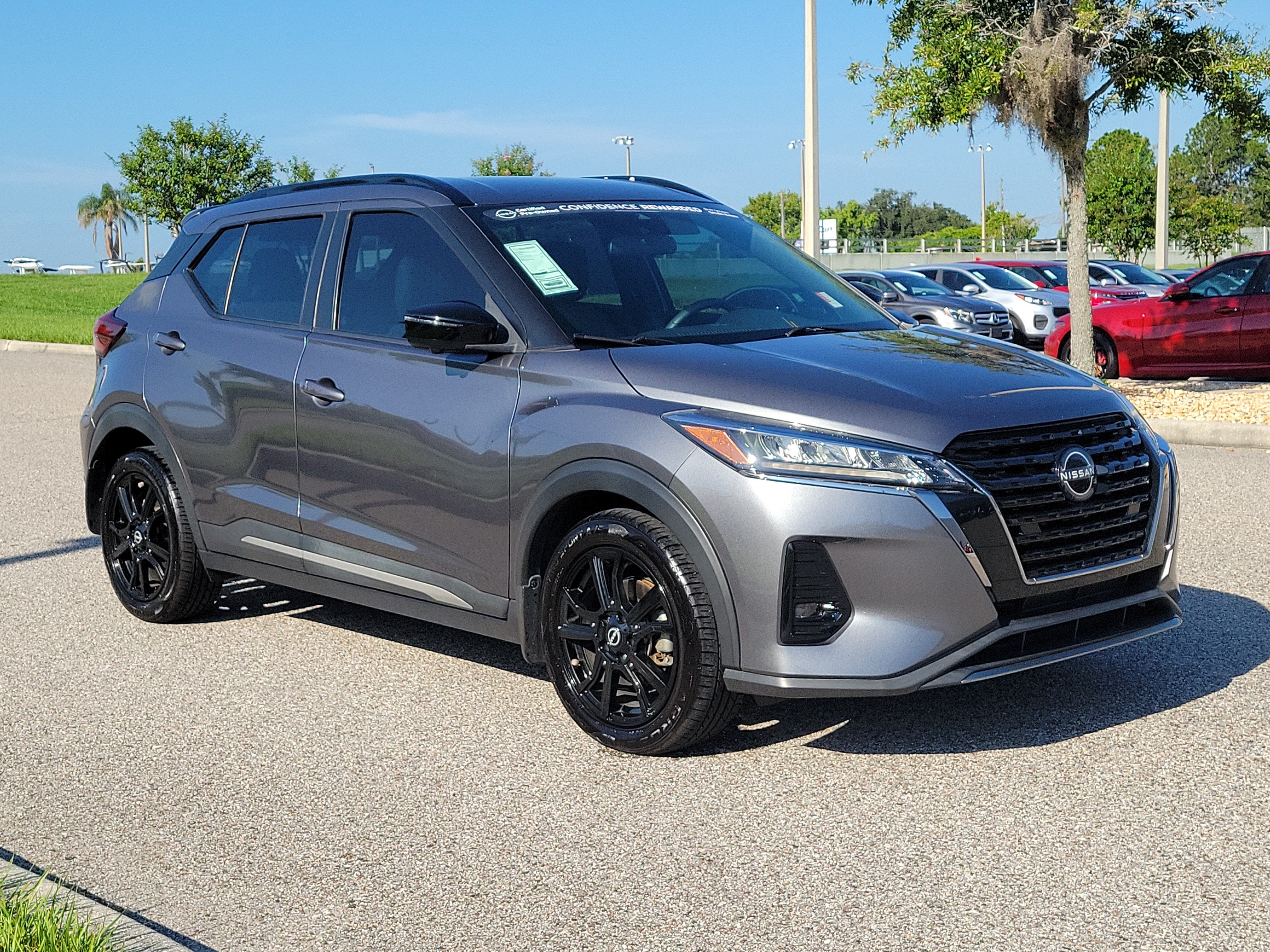 2022 Nissan Kicks SR