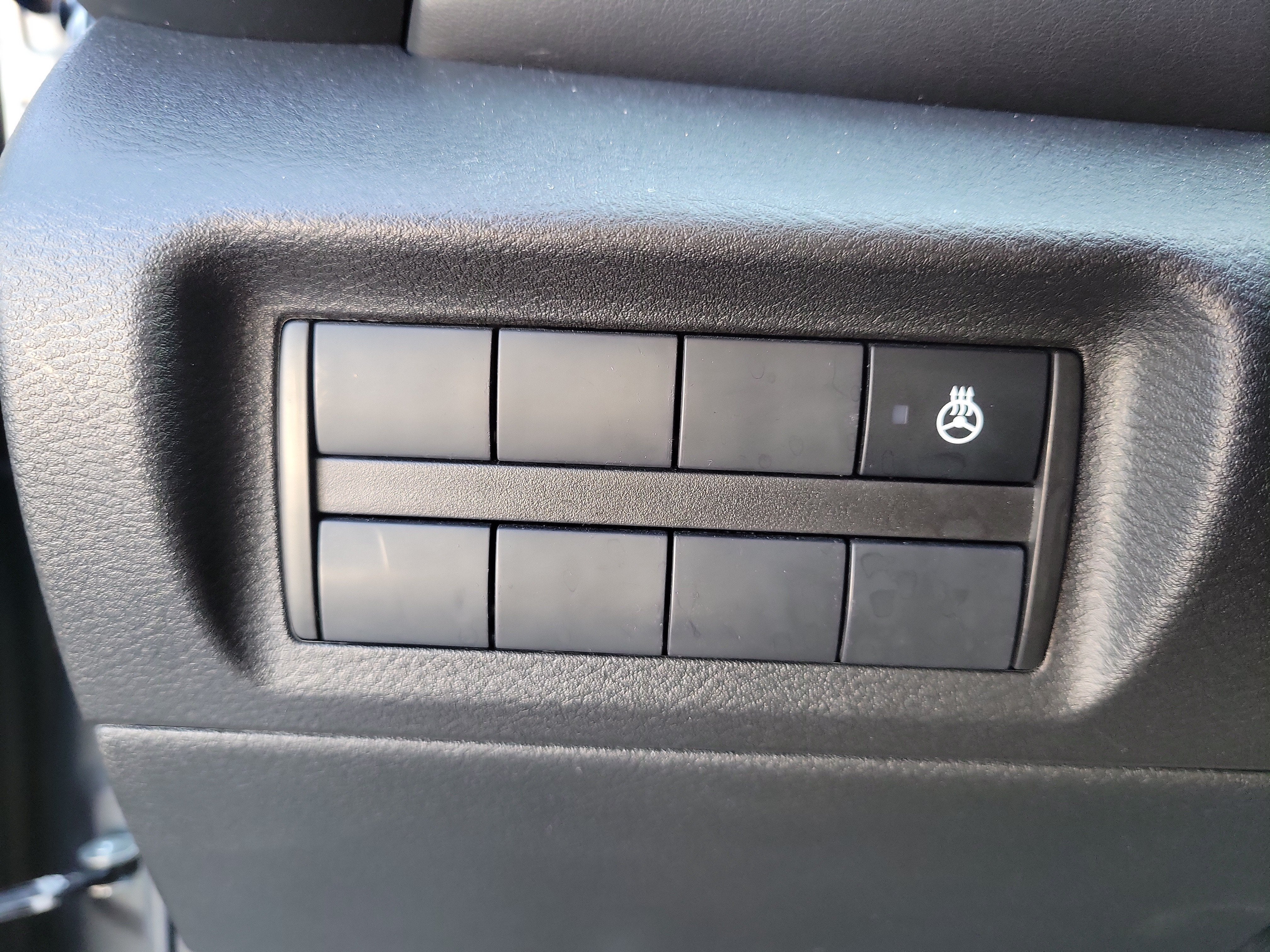 2022 Nissan Kicks SR