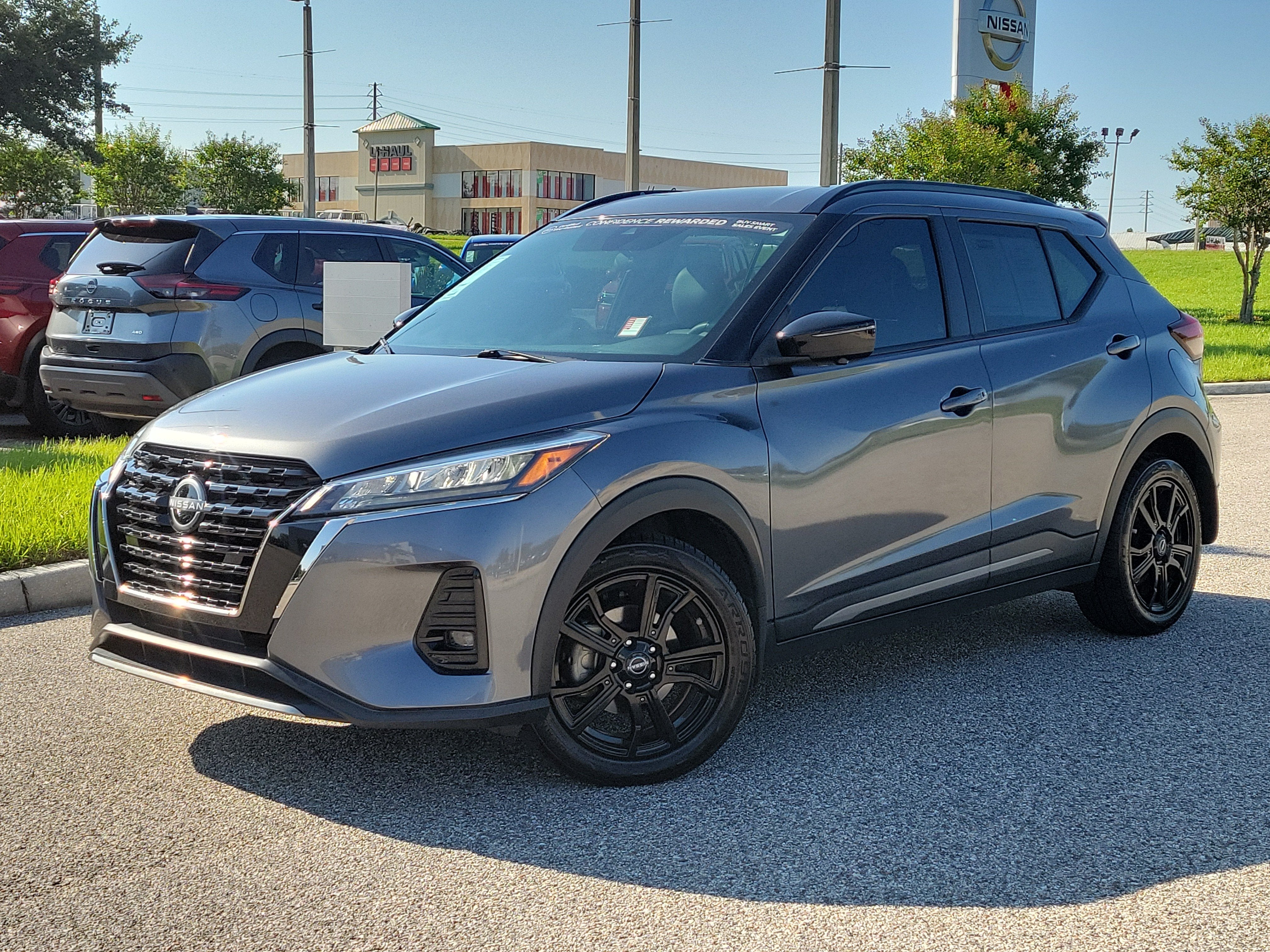 2022 Nissan Kicks SR