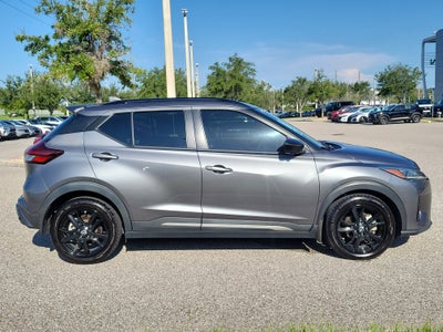 2022 Nissan Kicks SR