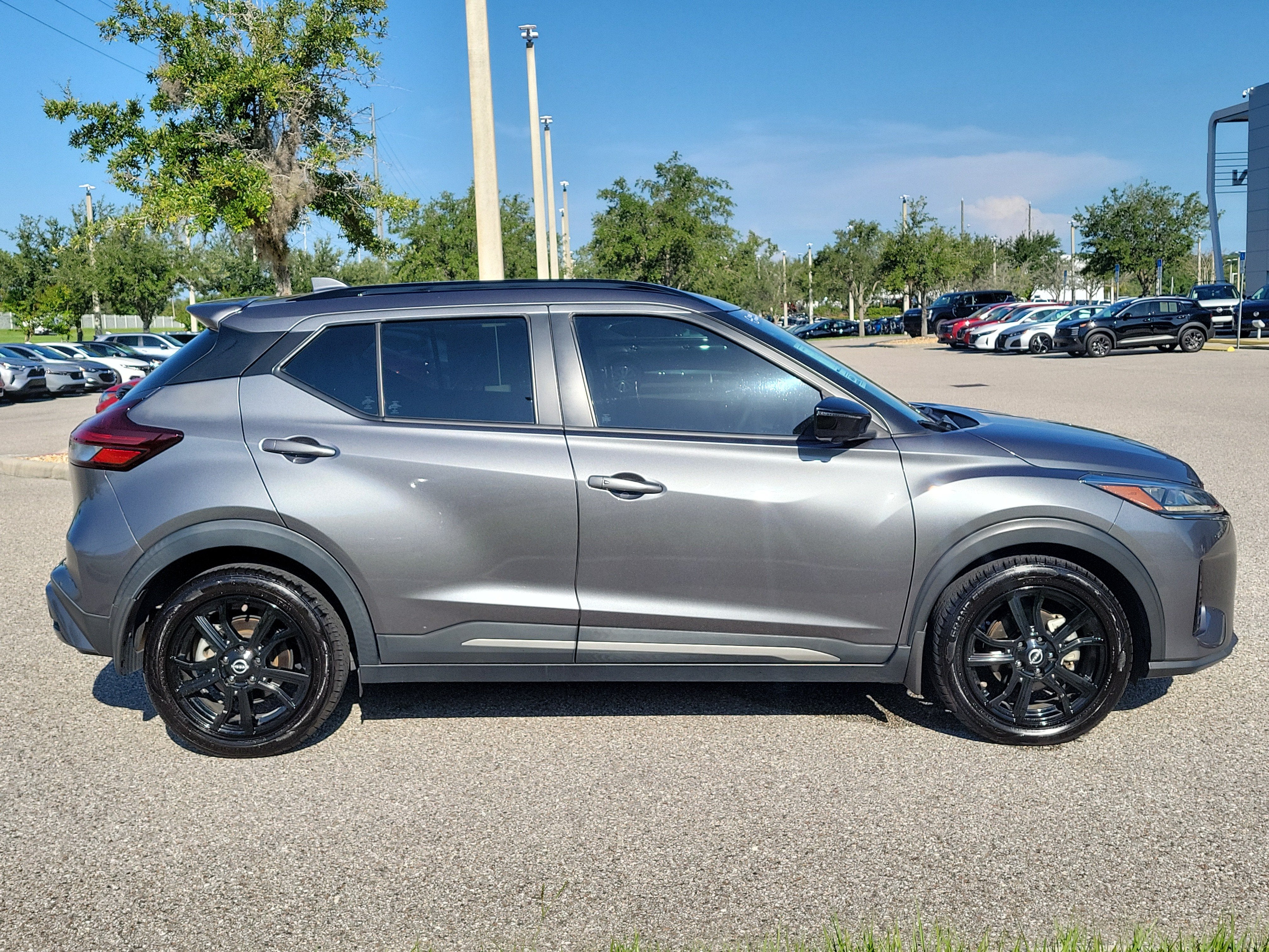 2022 Nissan Kicks SR