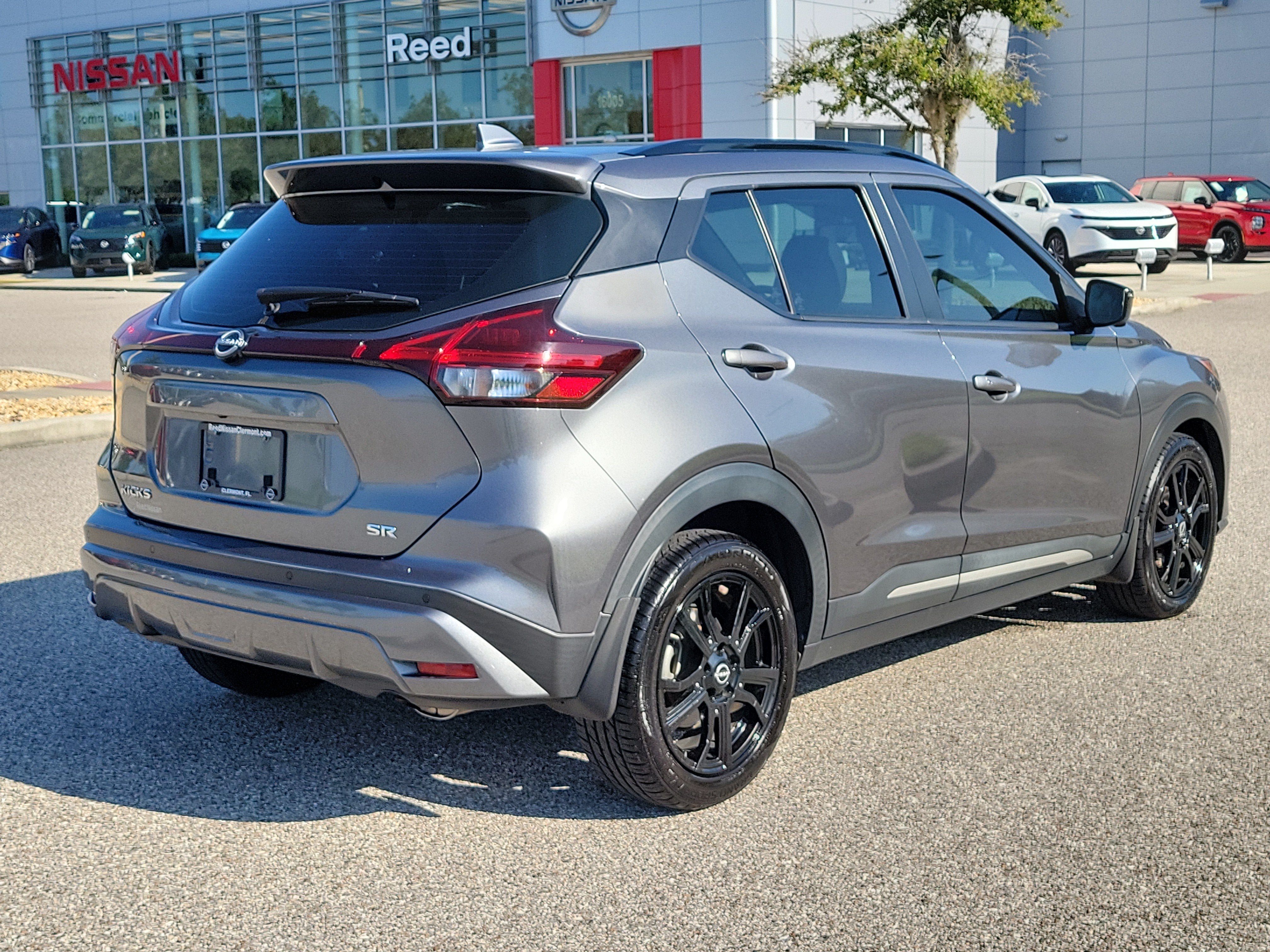 2022 Nissan Kicks SR