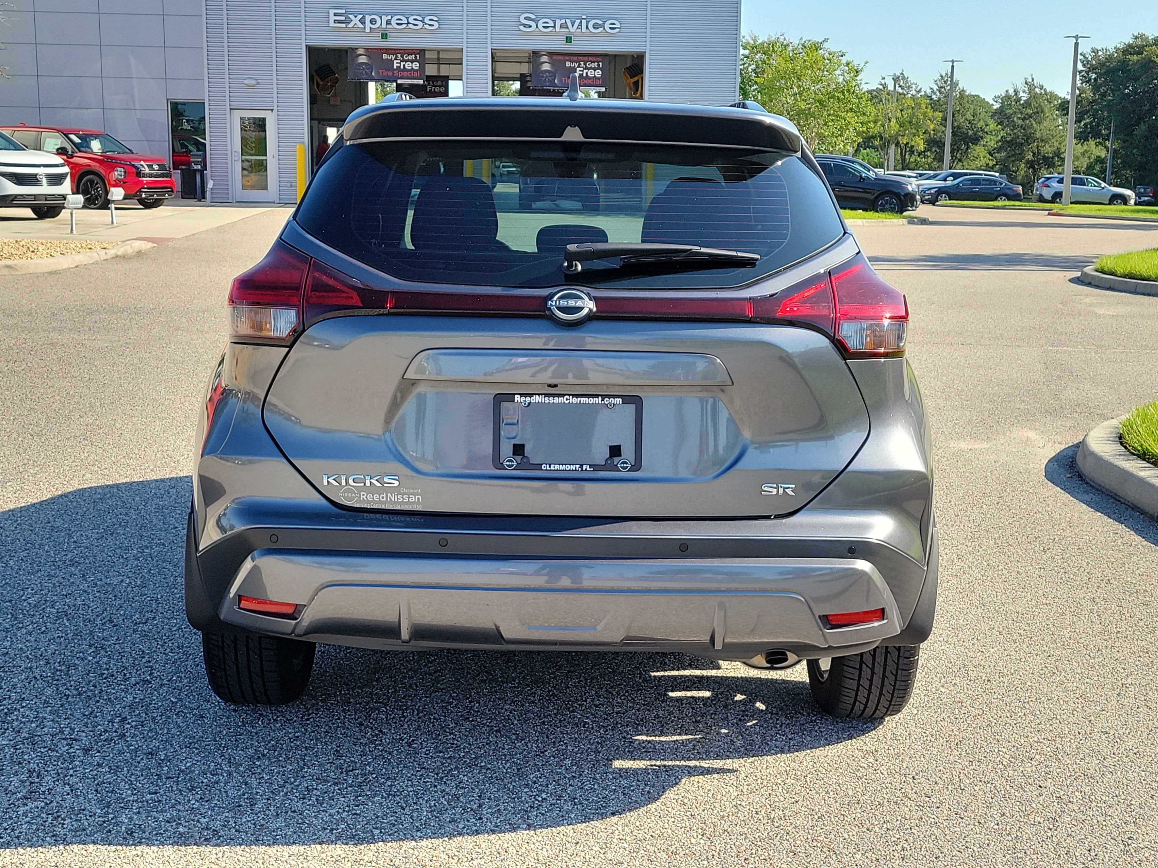 2022 Nissan Kicks SR