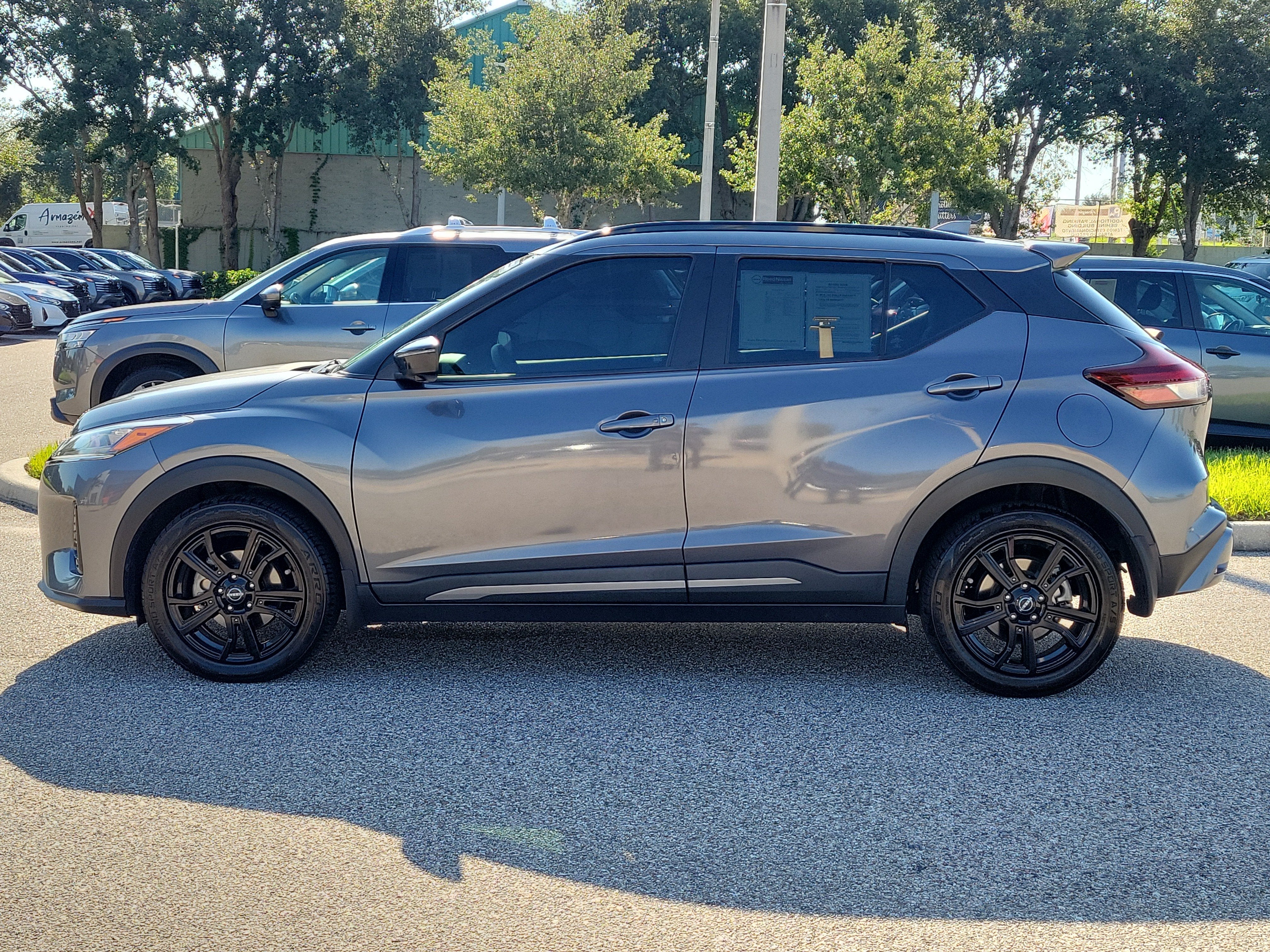 2022 Nissan Kicks SR