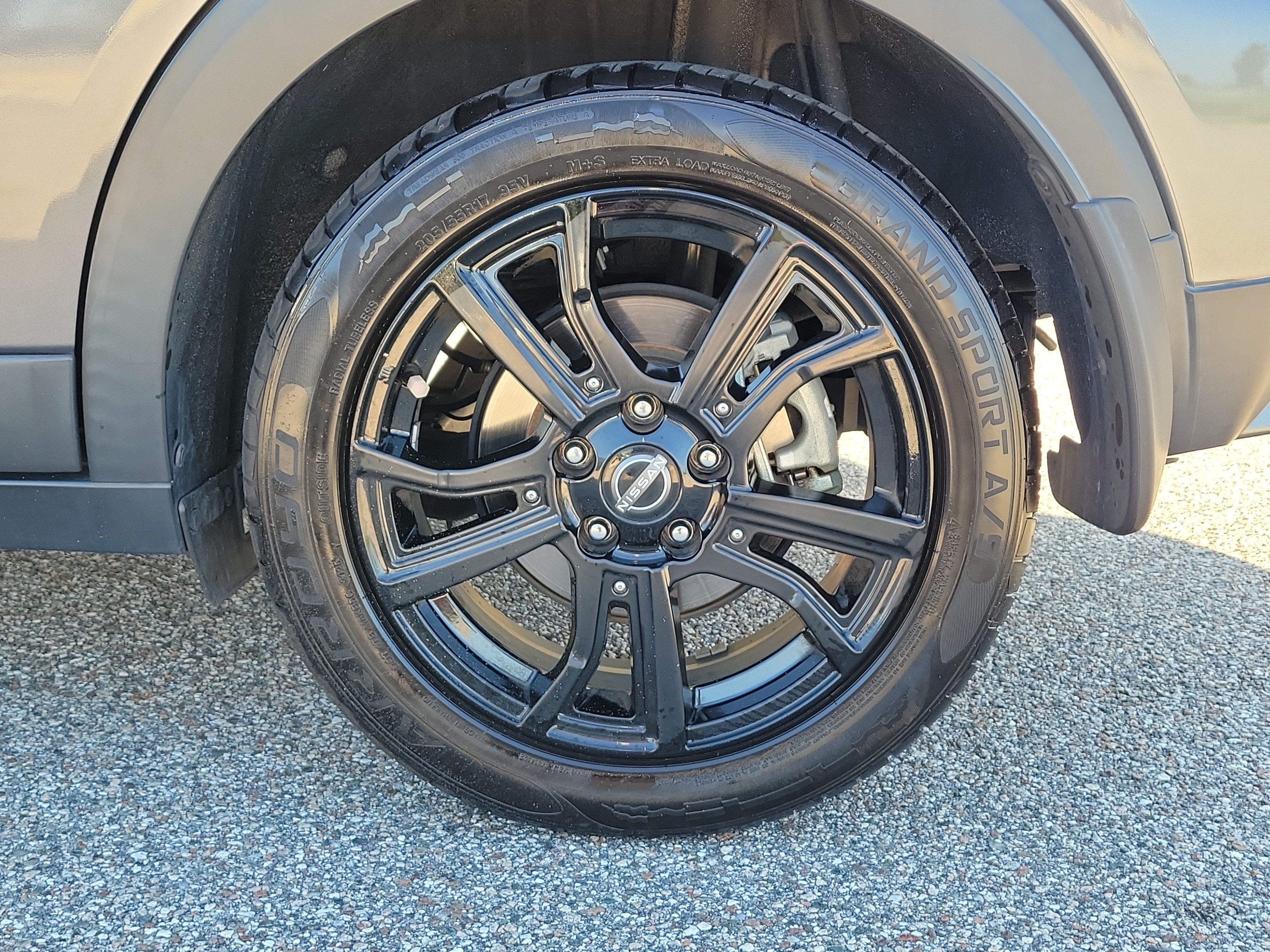 2022 Nissan Kicks SR