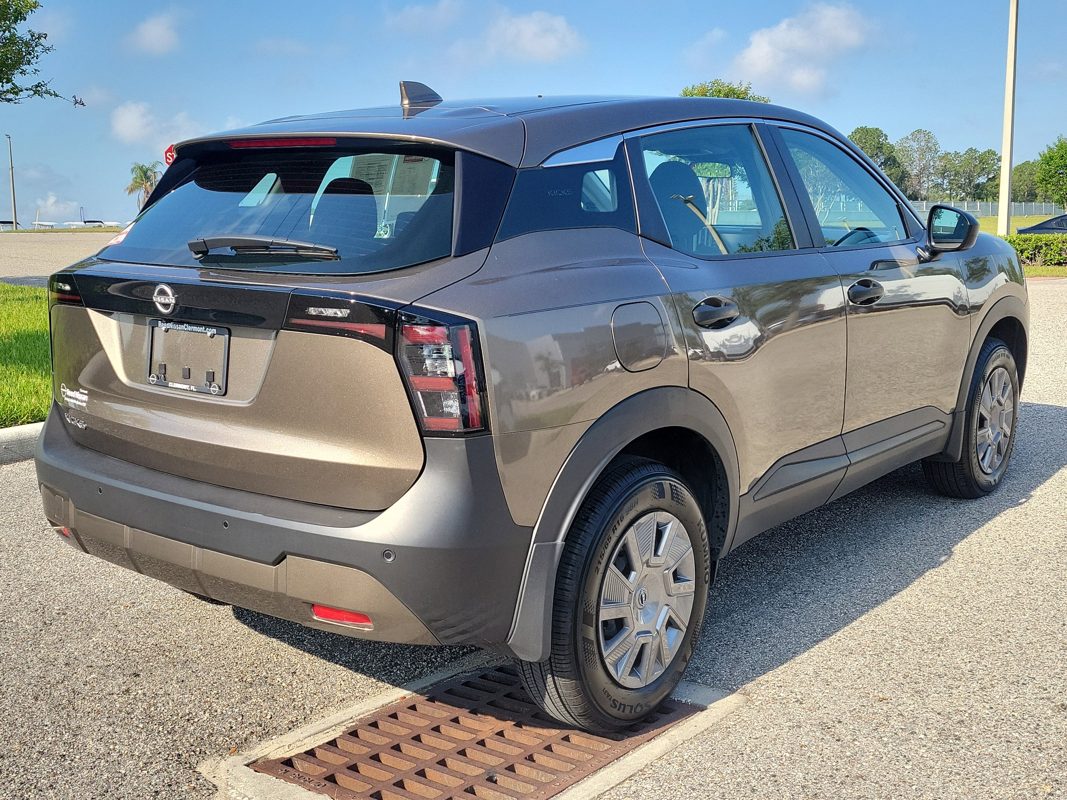 2025 Nissan Kicks S
