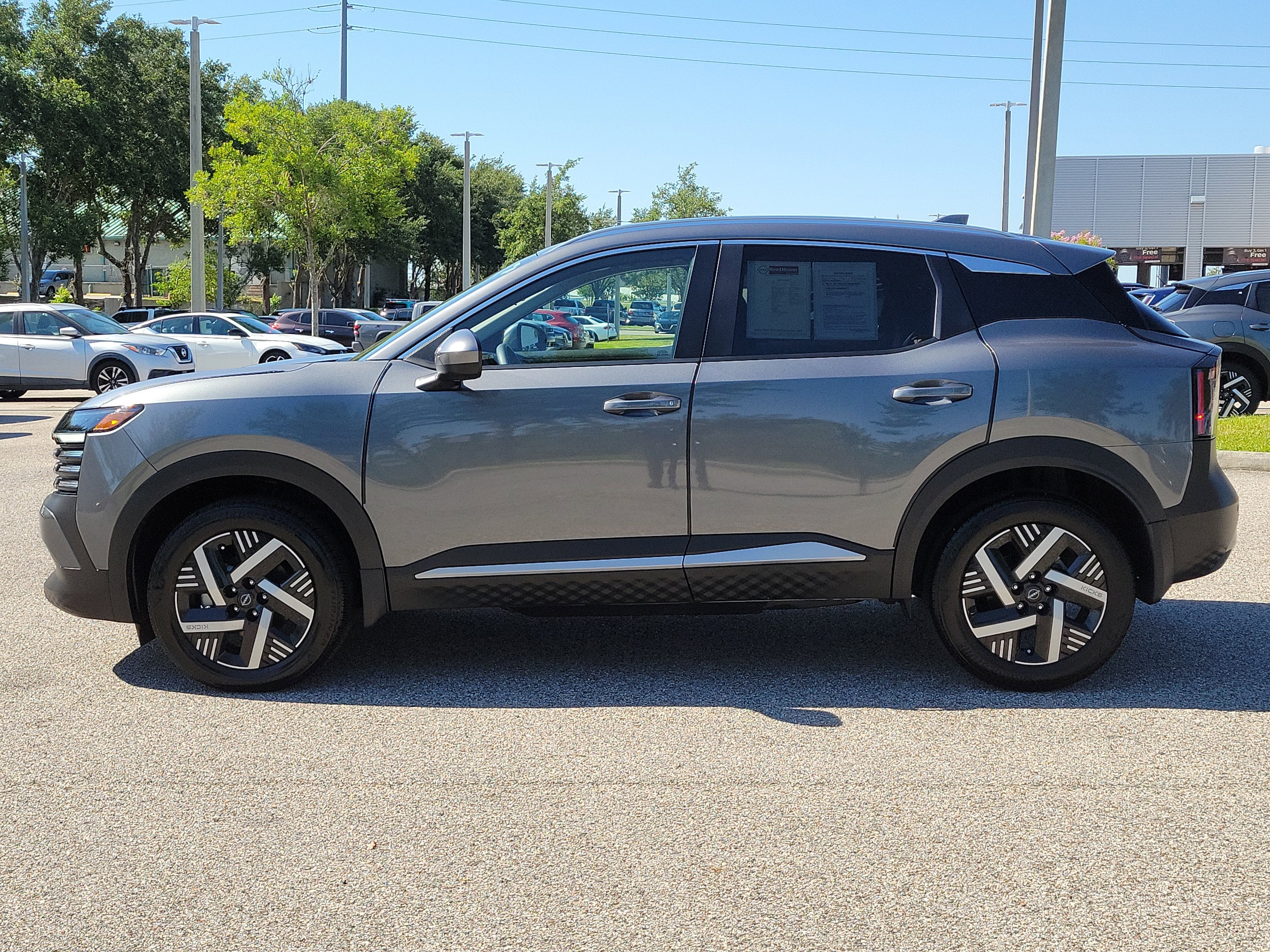 2025 Nissan Kicks SV