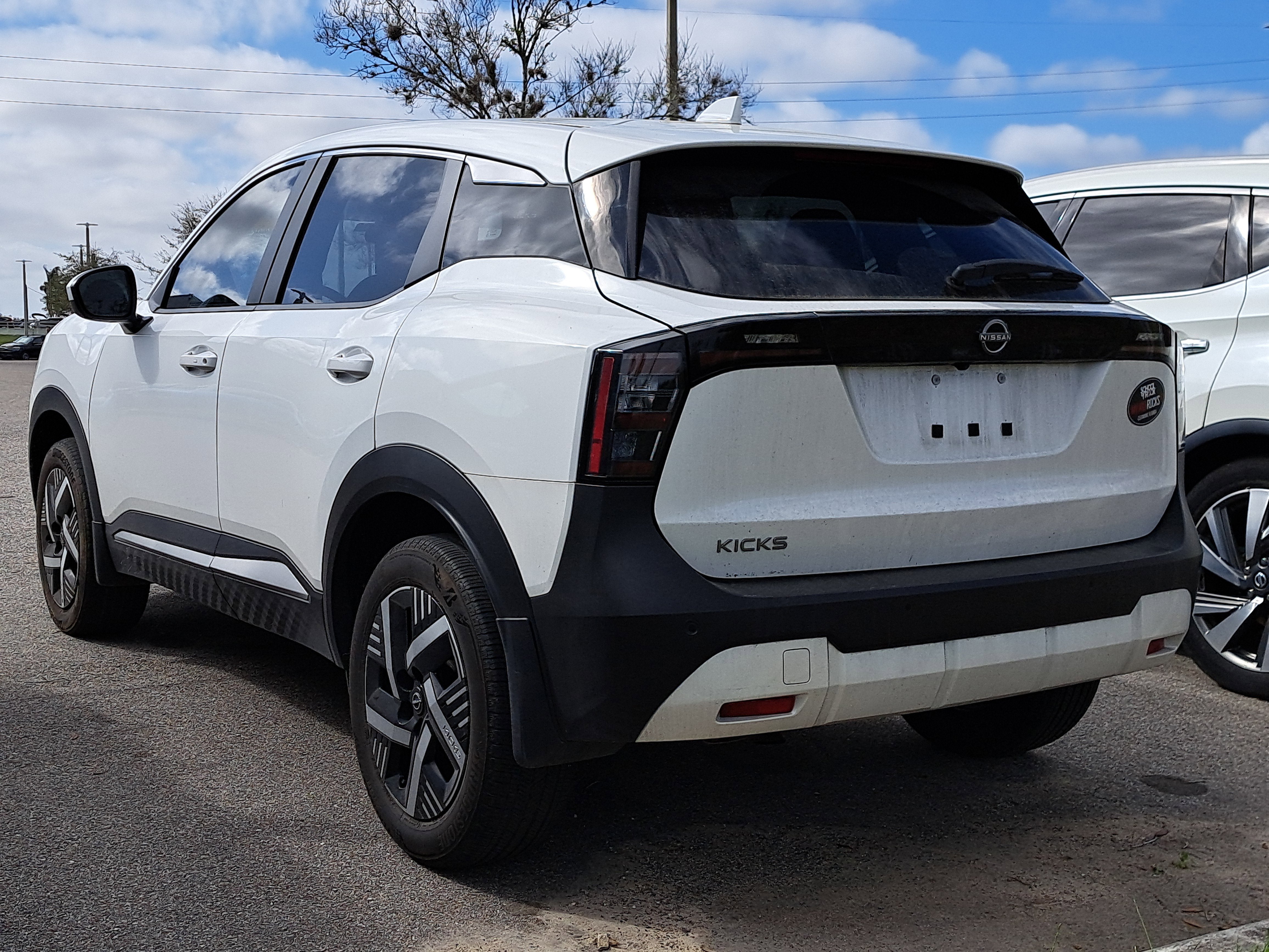 2025 Nissan Kicks SV