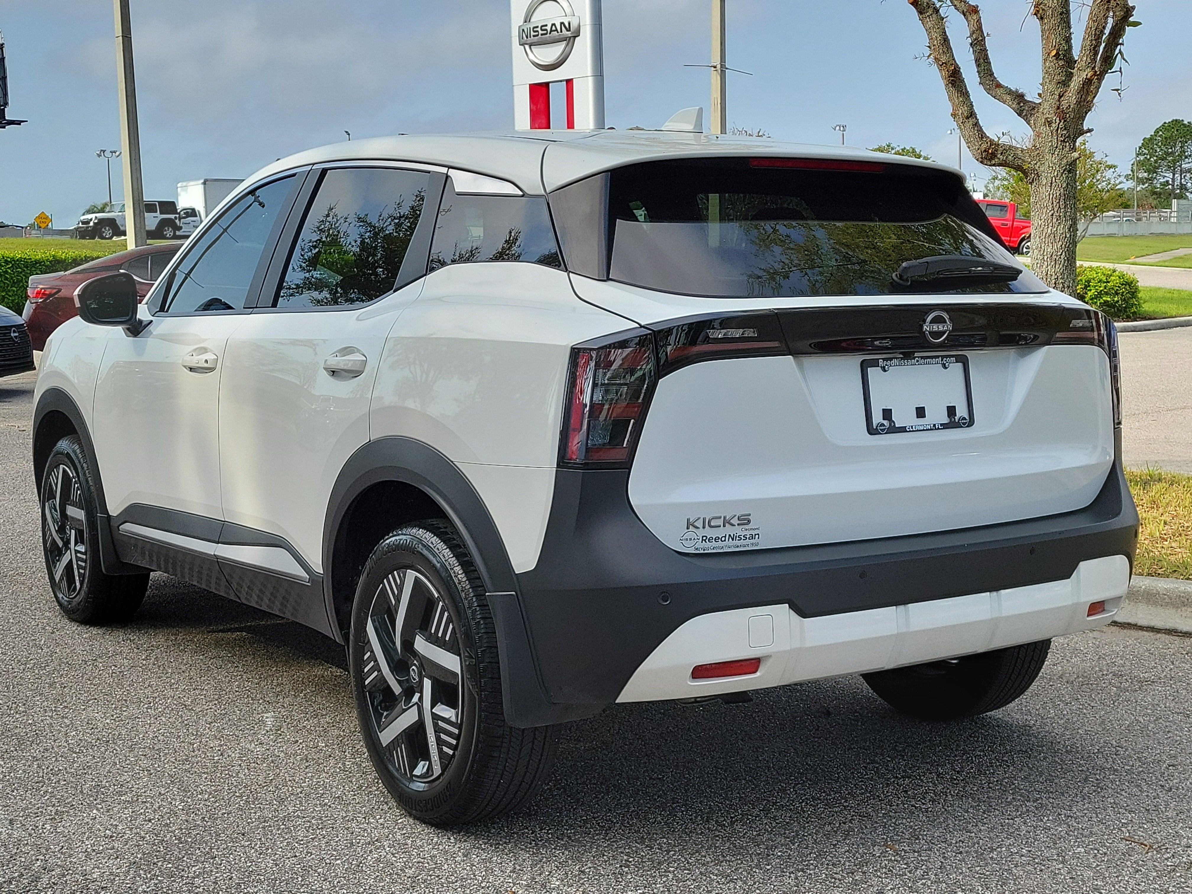 2025 Nissan Kicks SV