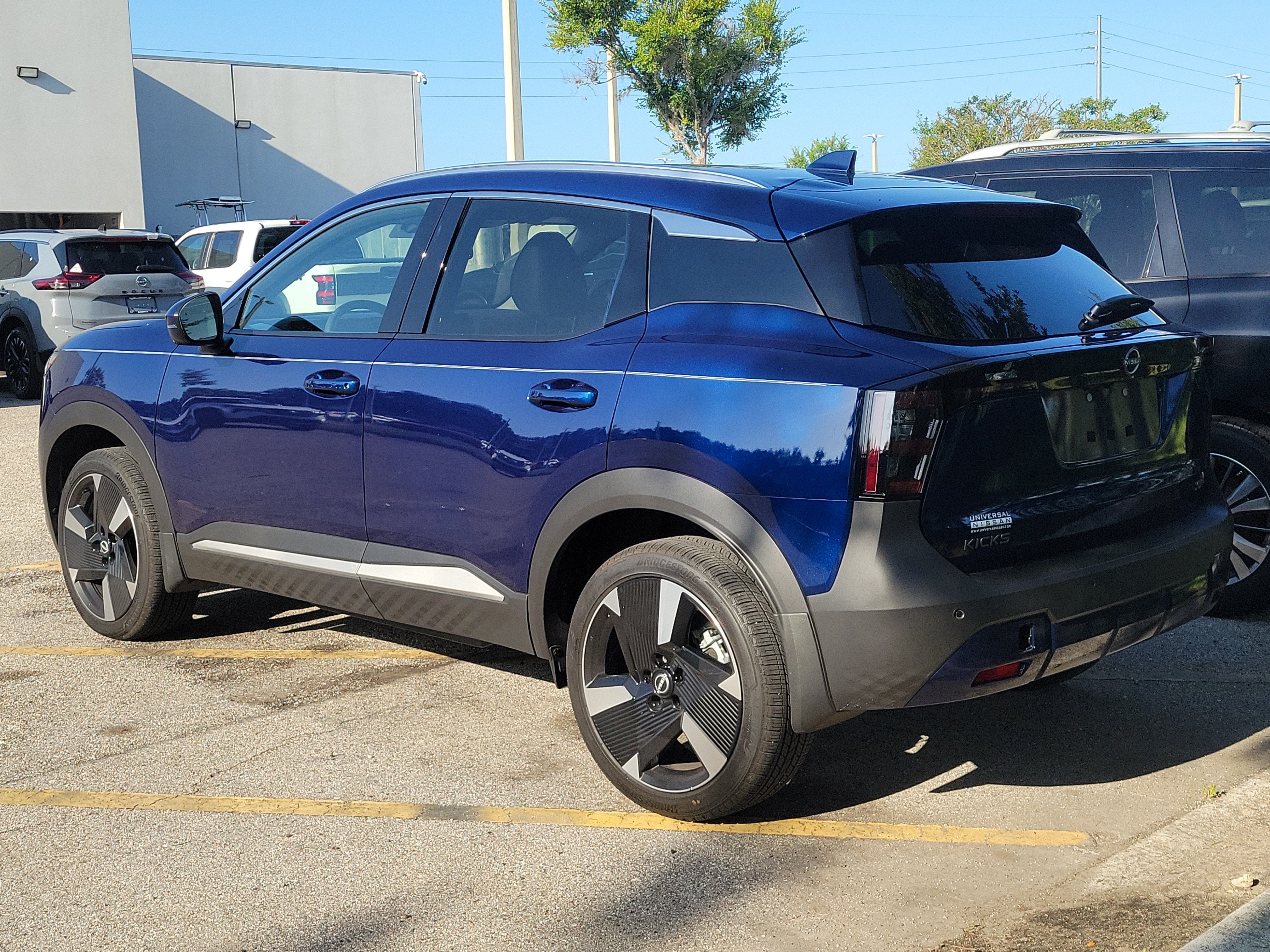 2025 Nissan Kicks SR