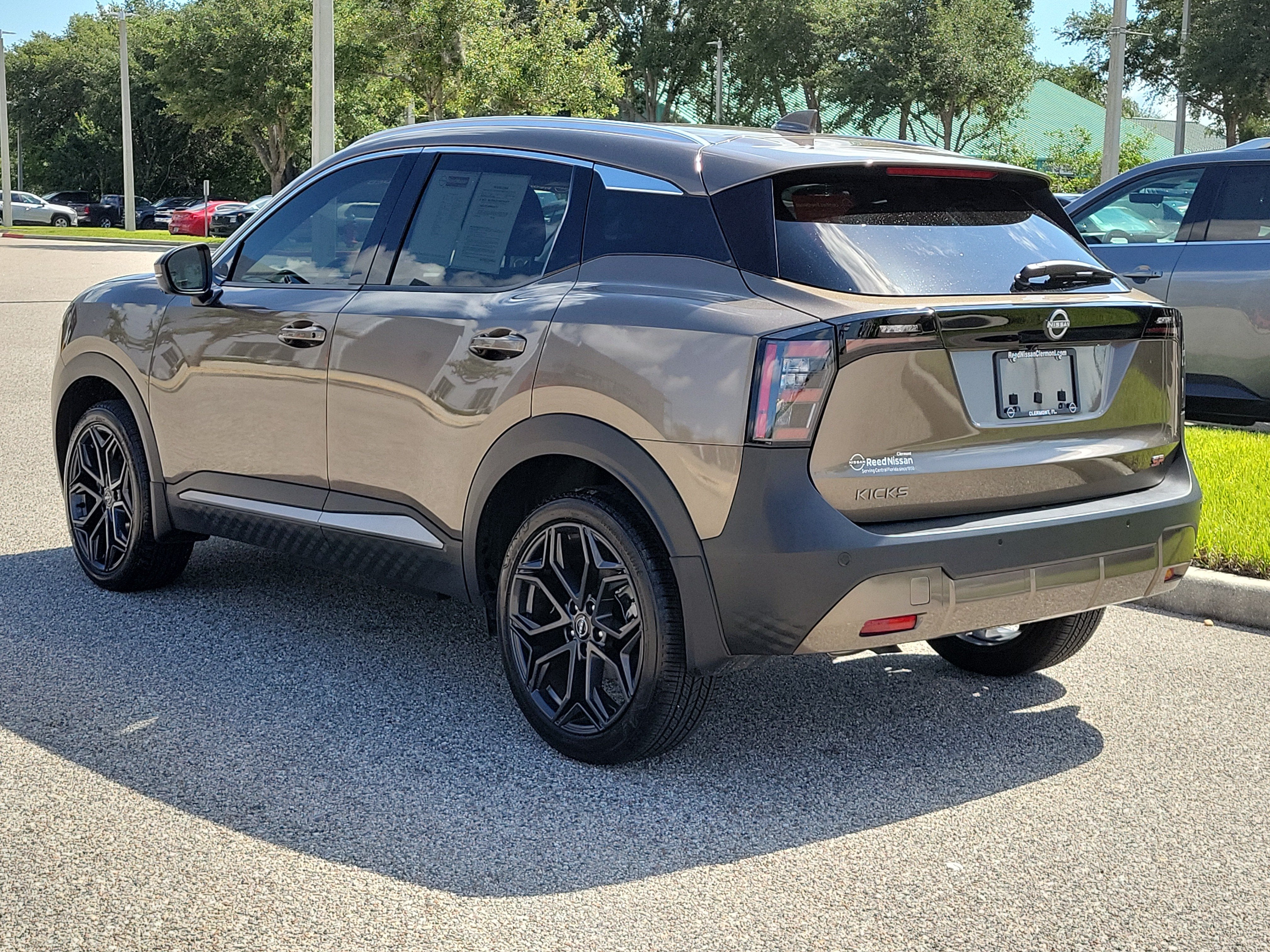2025 Nissan Kicks SR